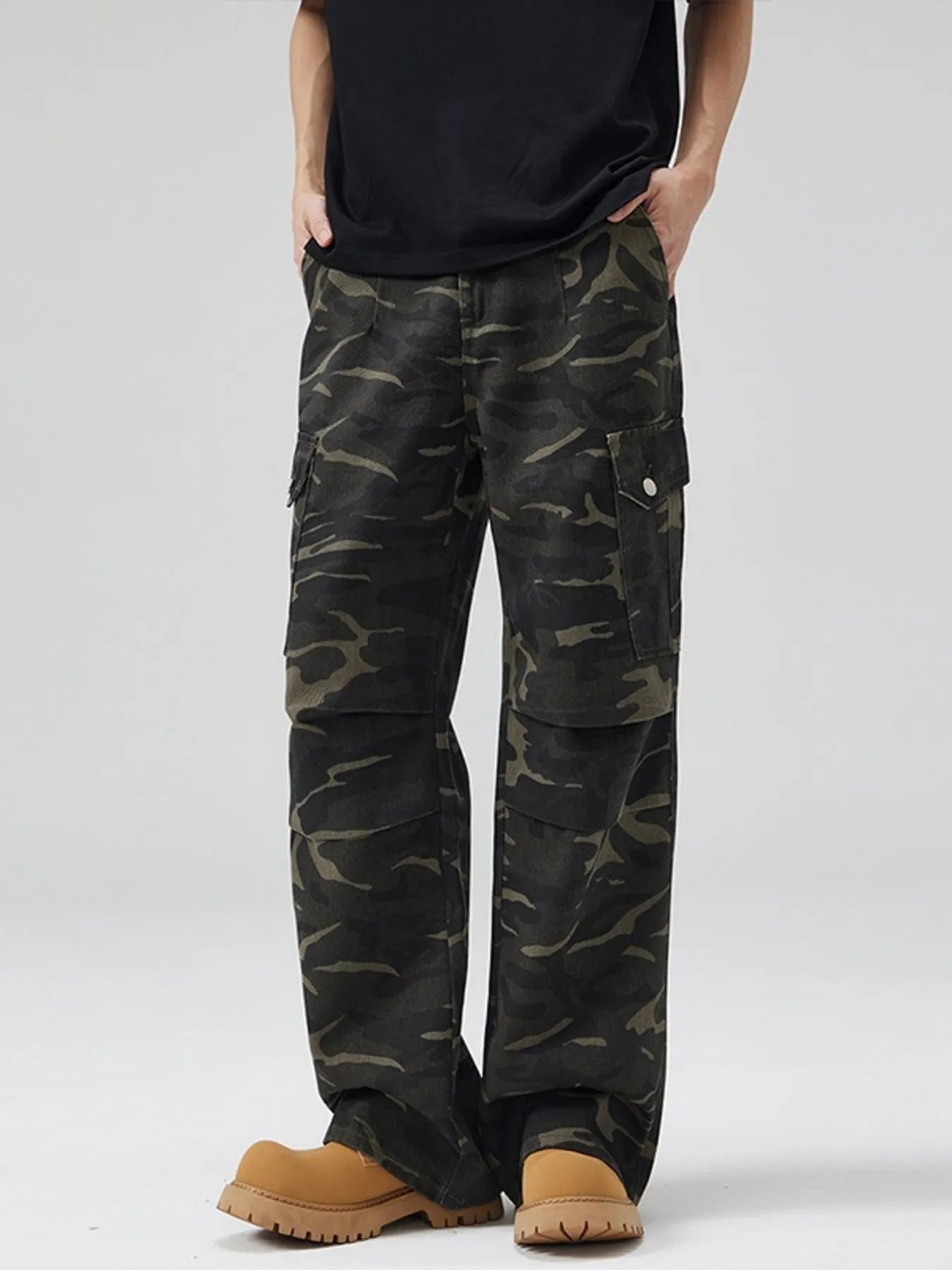 Men's Full Size Camouflage Cargo Jeans with Multi-Pocket Design Plus Size - Fashorio