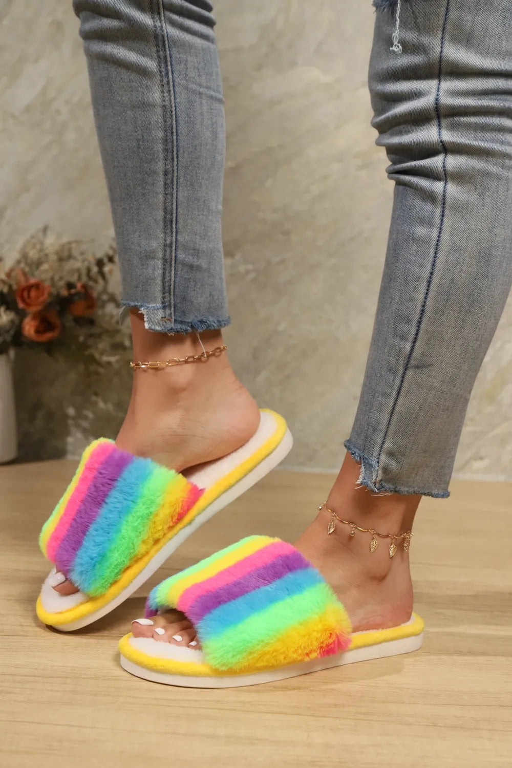 Color Block Open Toe Faux Fur PVC Slippers - Fashorio
