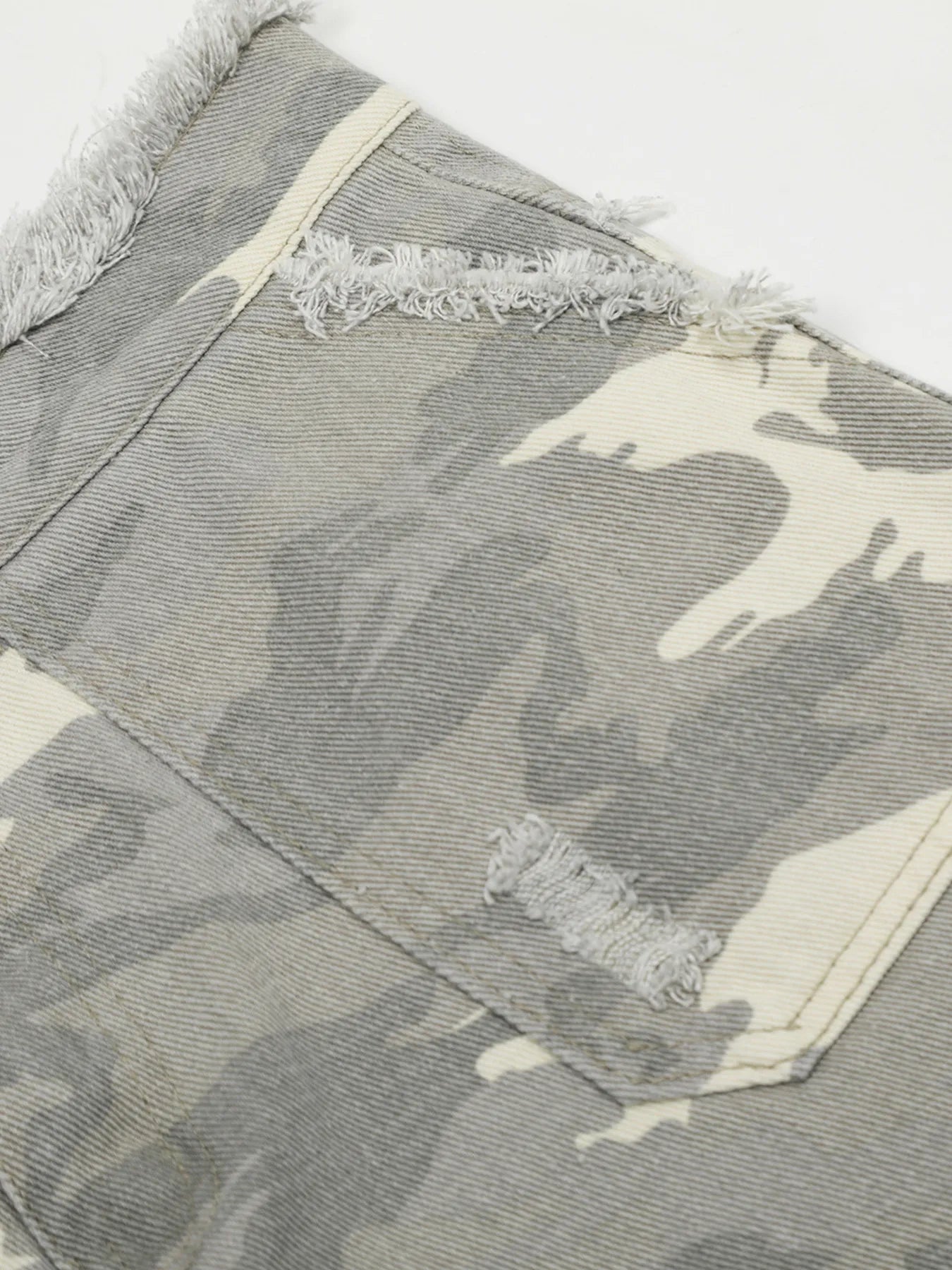 Men's Camouflage Denim Shorts with Raw Hem - Fashorio