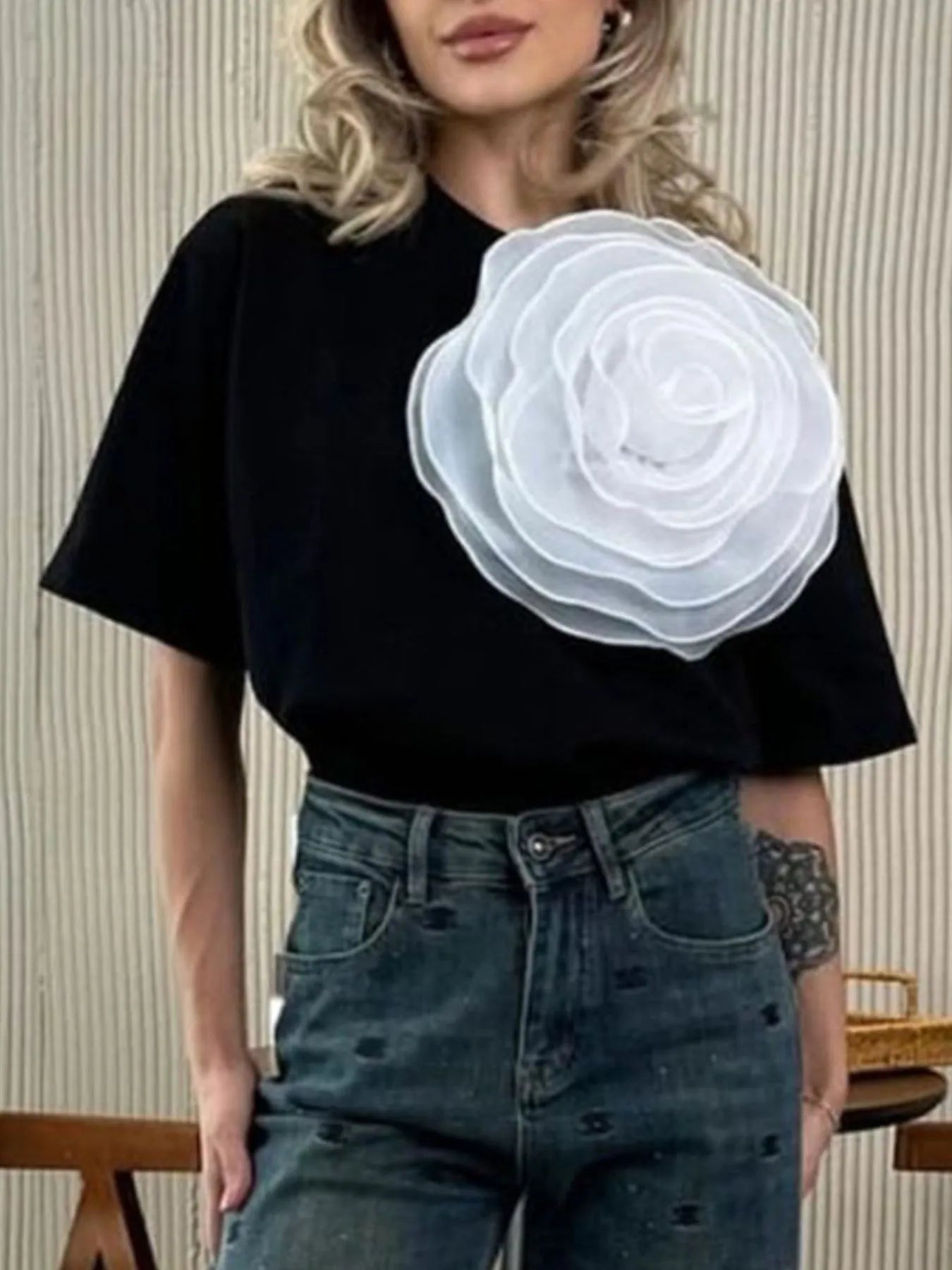 Flower Round Neck Short Sleeve T-Shirt Black - Fashorio