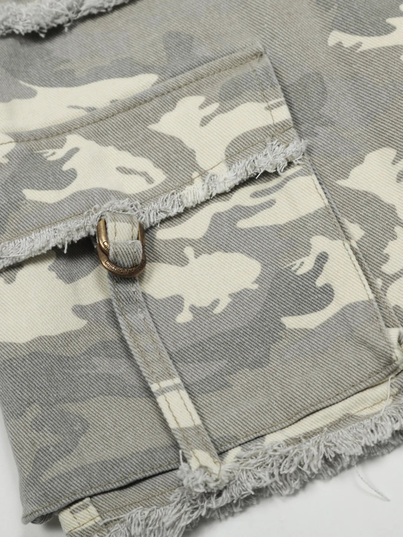 Men's Camouflage Denim Shorts with Raw Hem - Fashorio