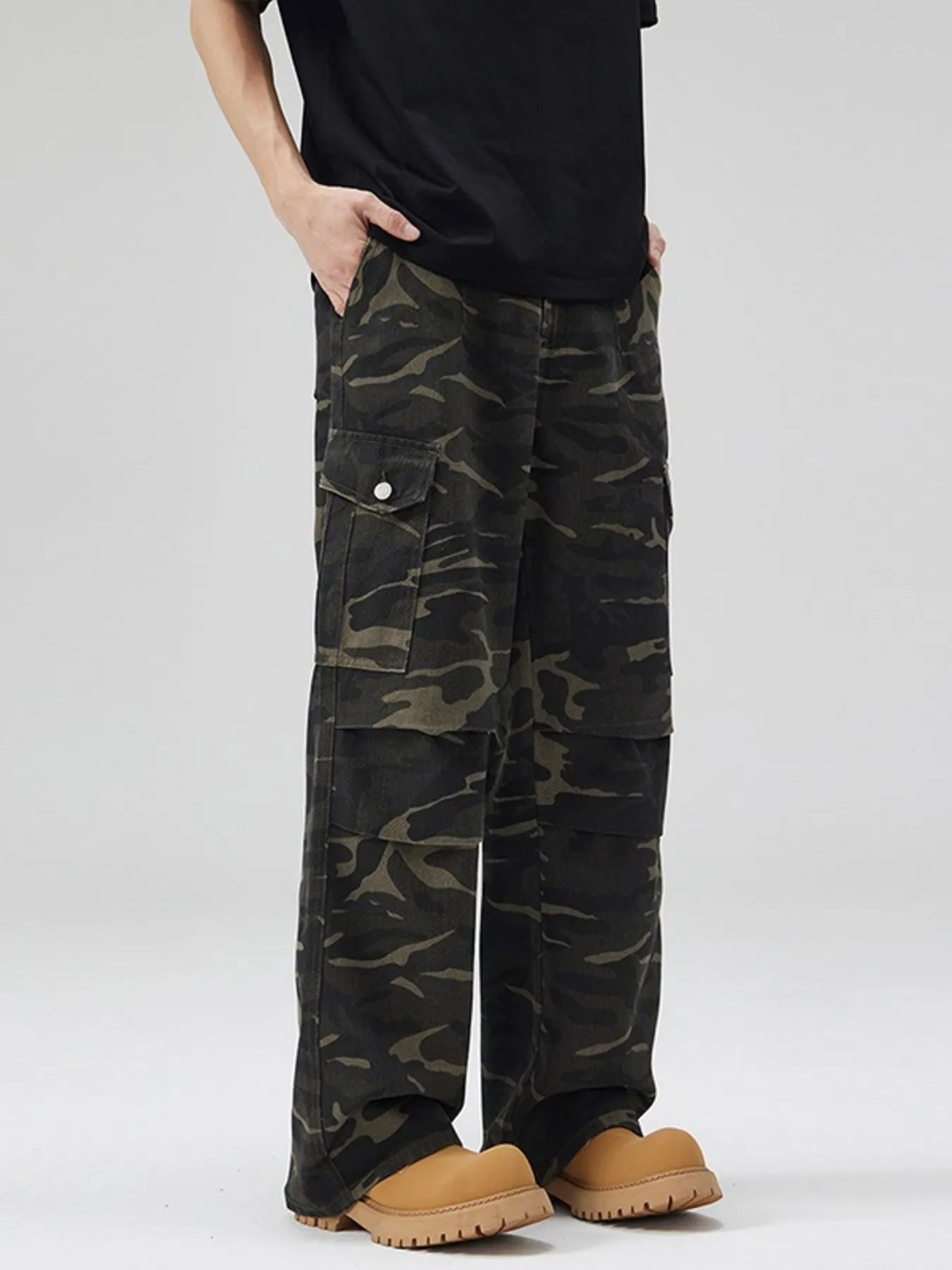Men's Full Size Camouflage Cargo Jeans with Multi-Pocket Design Plus Size - Fashorio