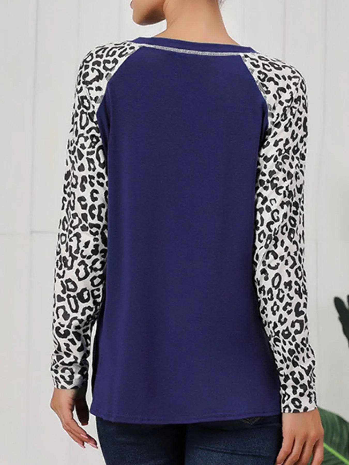 Leopard Print Raglan Sleeve Twist Hem T-Shirt - Fashorio