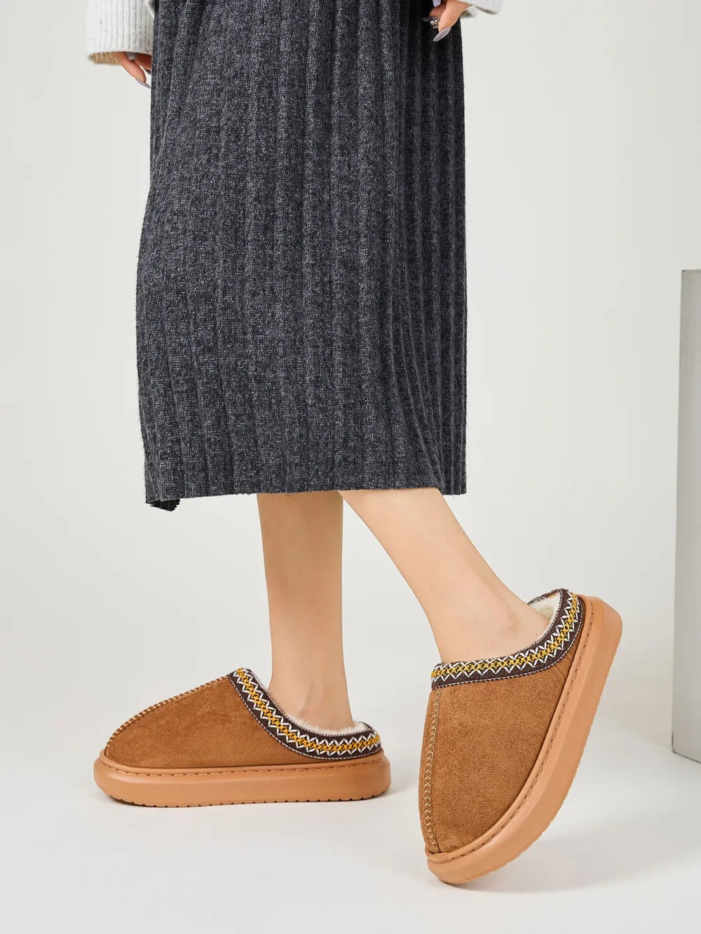Faux Fur Suede Platform Slippers Caramel - Fashorio