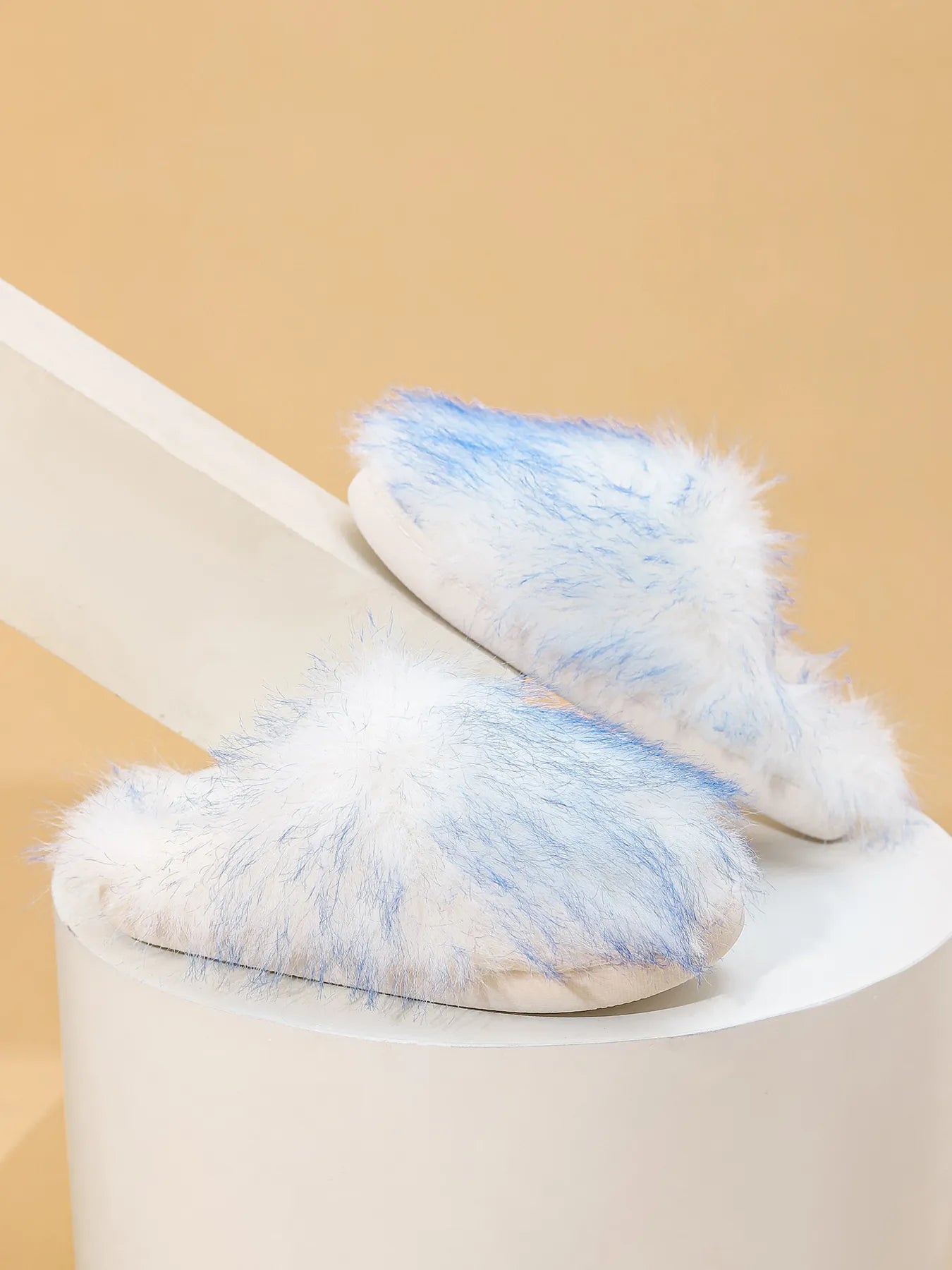 Fuzzy Round Toe Slippers - Fashorio