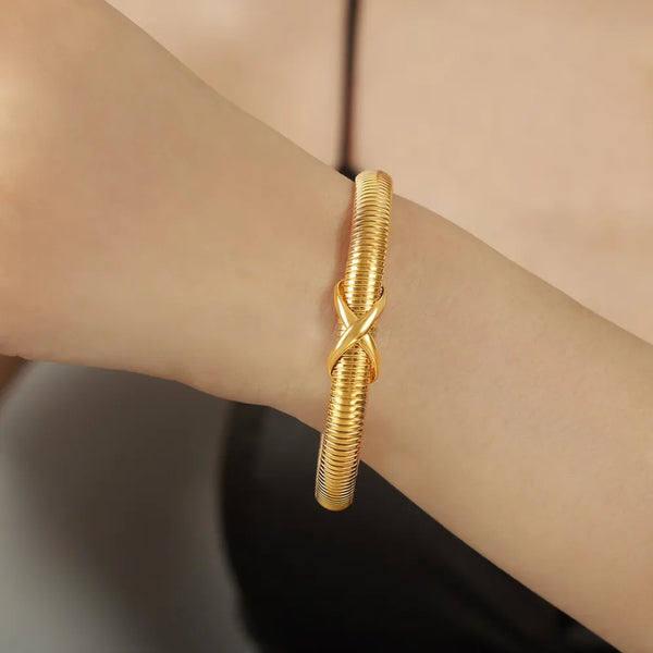 Titanium Steel Spring Shape Bracelet Gold One Size - Fashorio