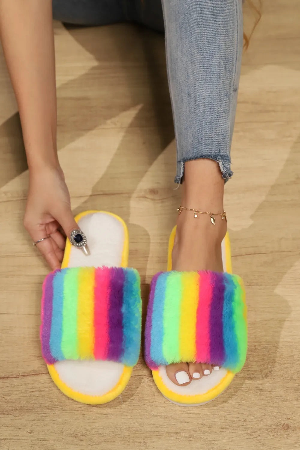 Color Block Open Toe Faux Fur PVC Slippers - Fashorio