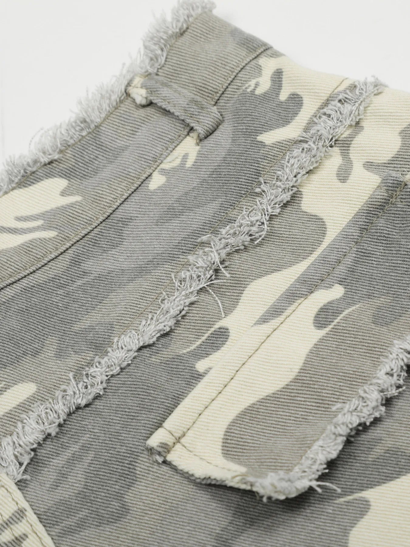 Men's Camouflage Denim Shorts with Raw Hem - Fashorio