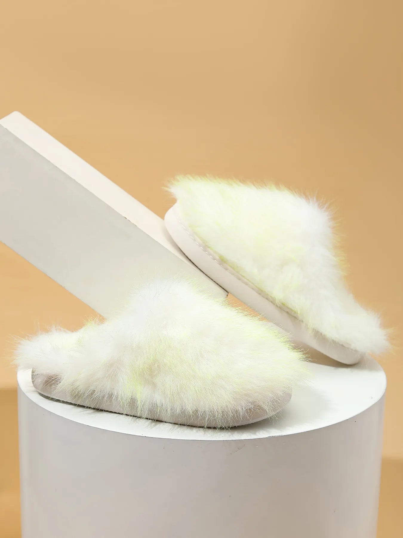 Fuzzy Round Toe Slippers - Fashorio