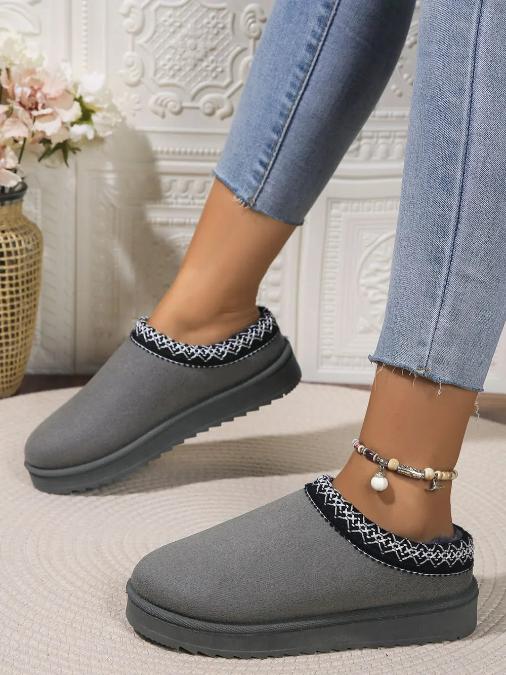 Round Toe Platform Slippers - Fashorio