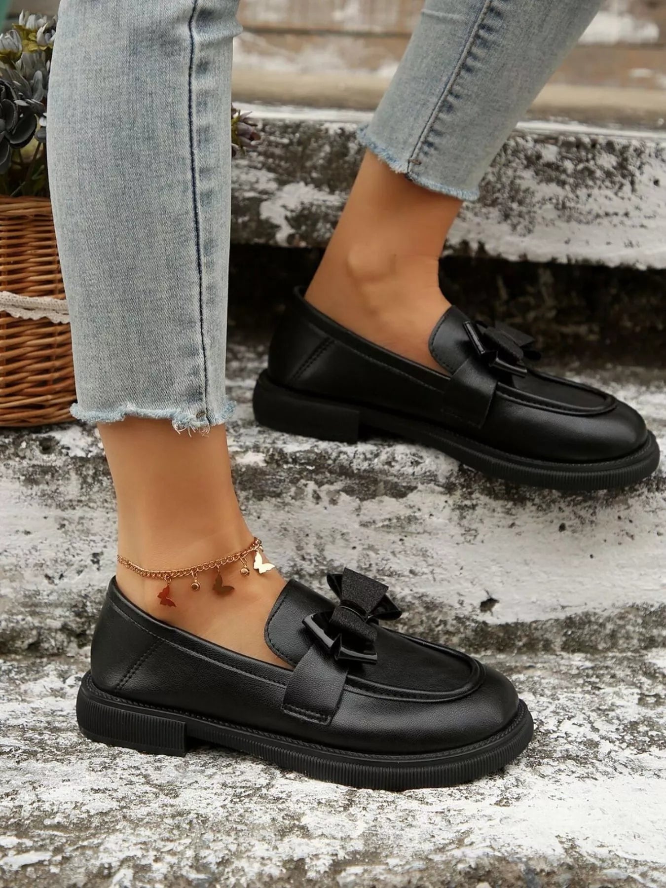 Bow Round Toe Loafers - Fashorio