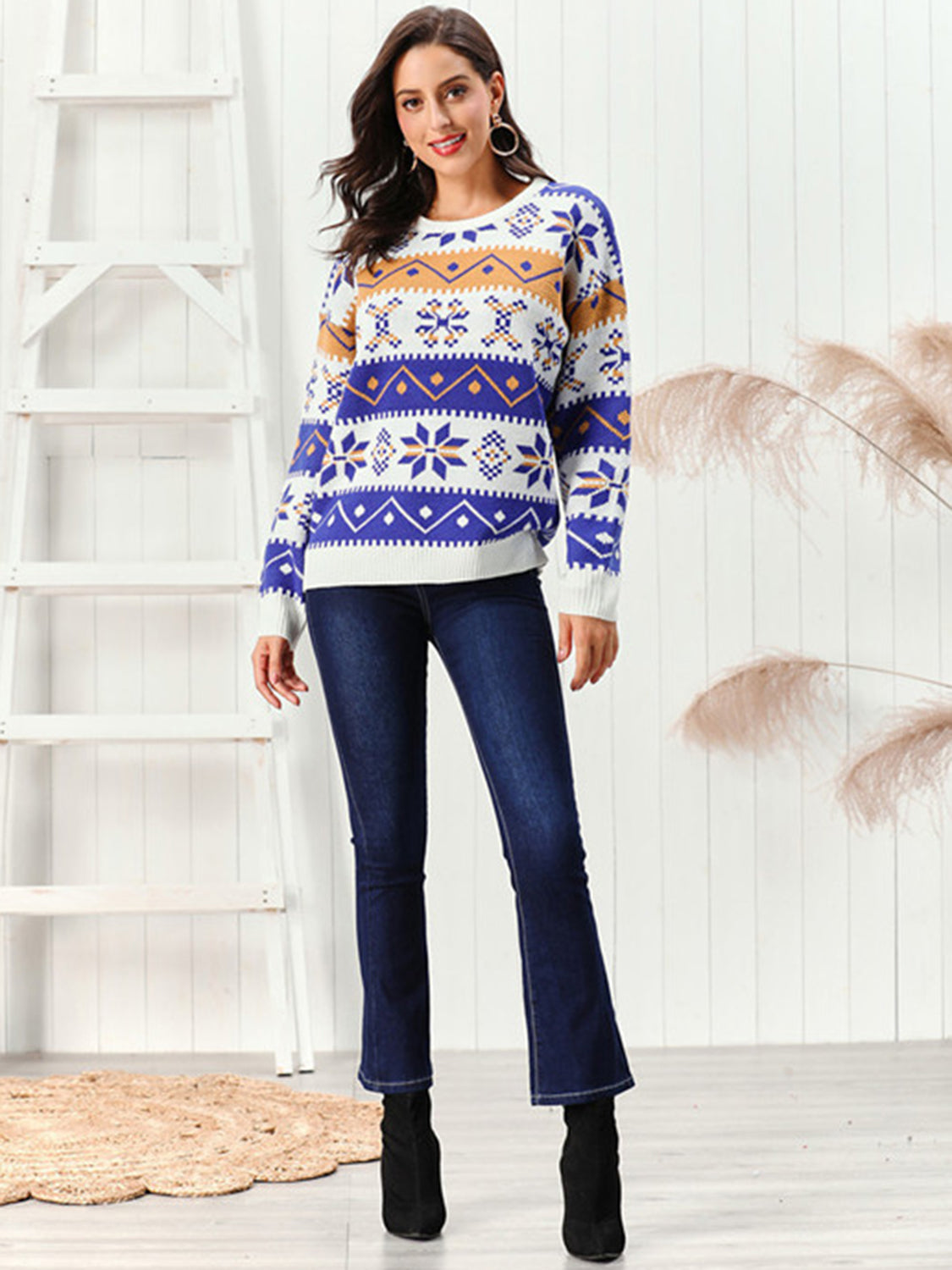 Snowflake Pattern Round Neck Sweater - Fashorio