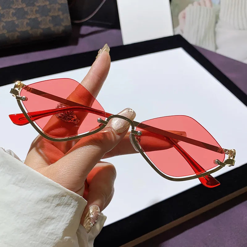 Cat Eye Sunglasses with Gold Metal Frame styleF One Size - Fashorio