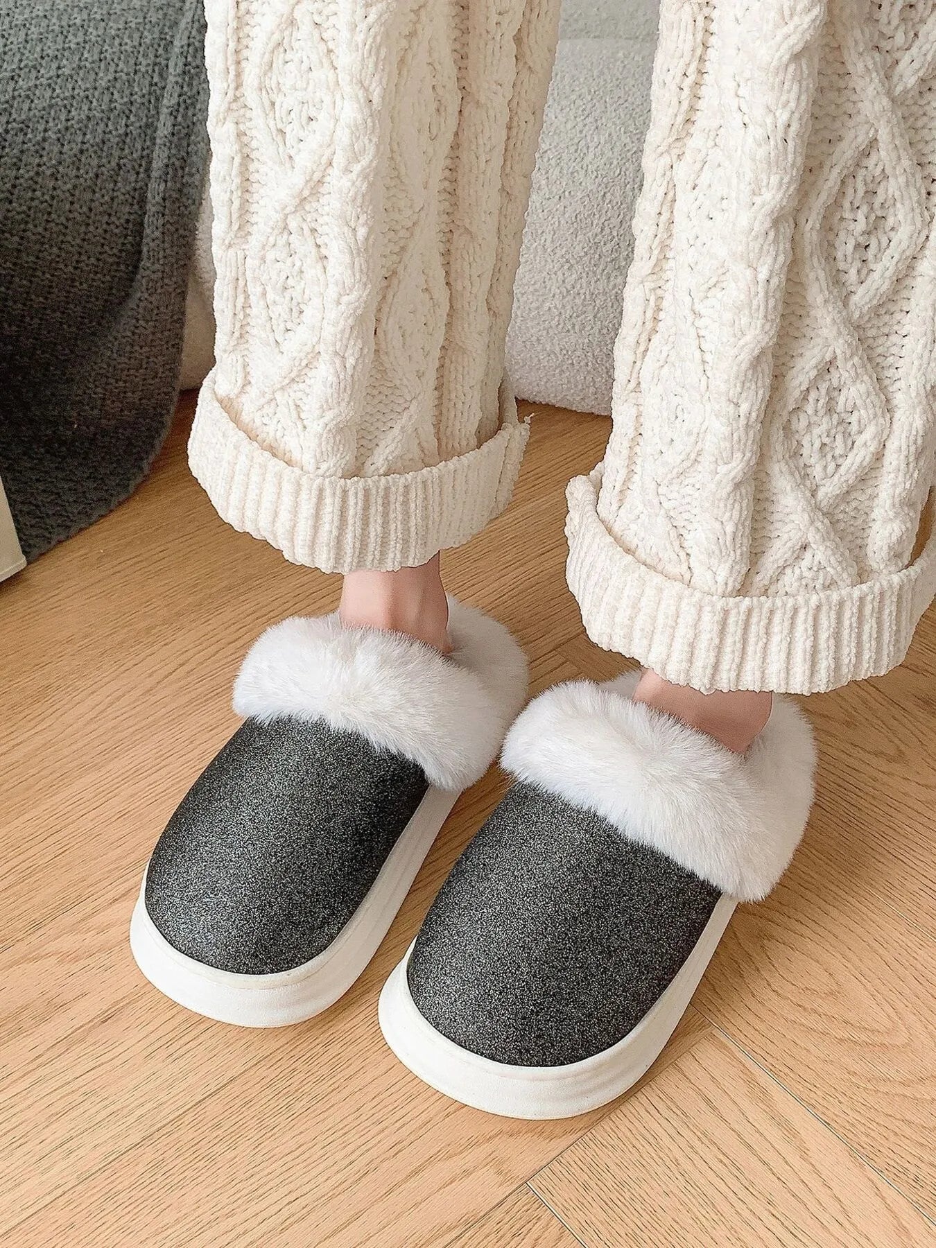 Faux Fur Lined Winter Slippers Black - Fashorio