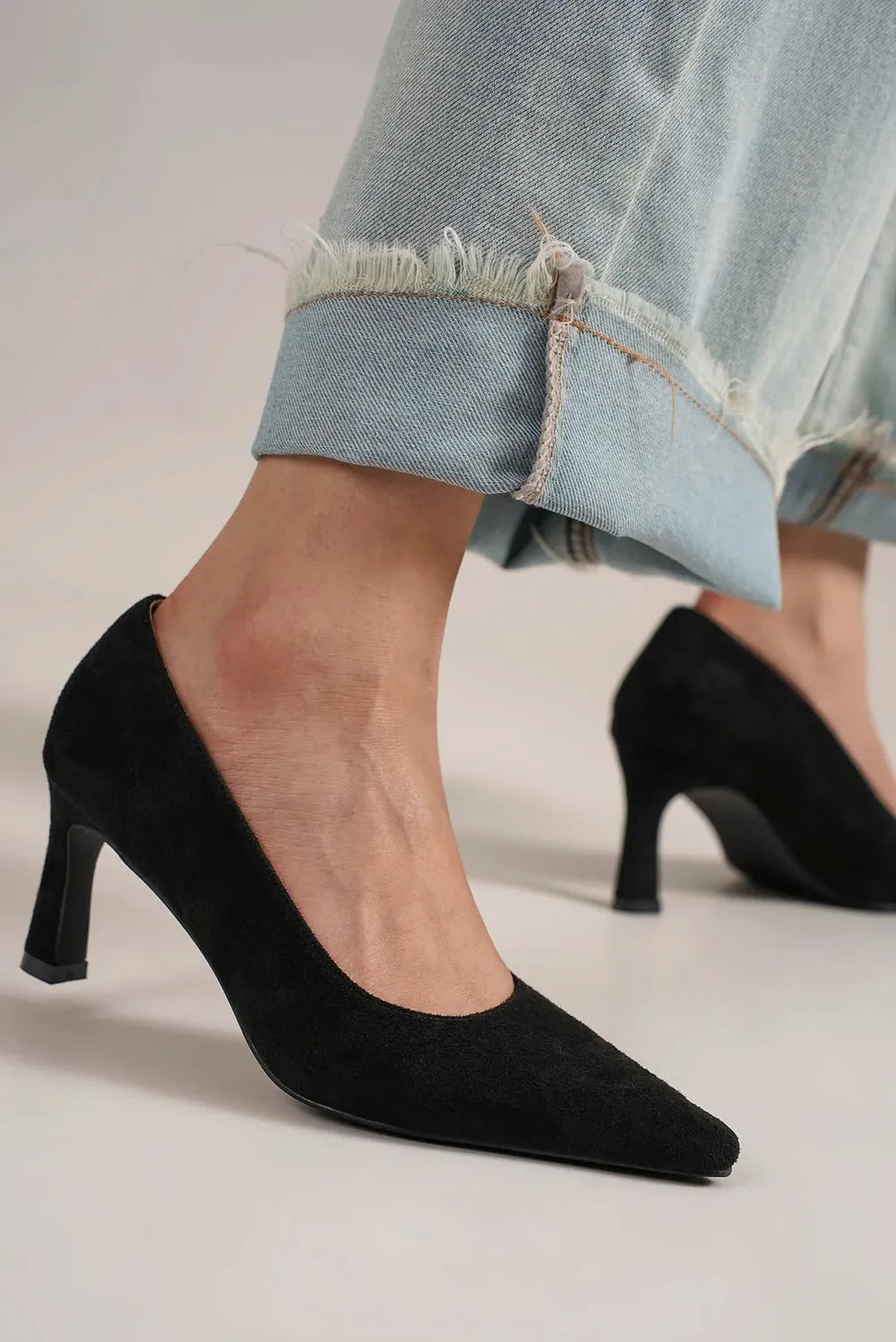Beast Fashion Faux Suede Point Toe Pumps Black - Fashorio