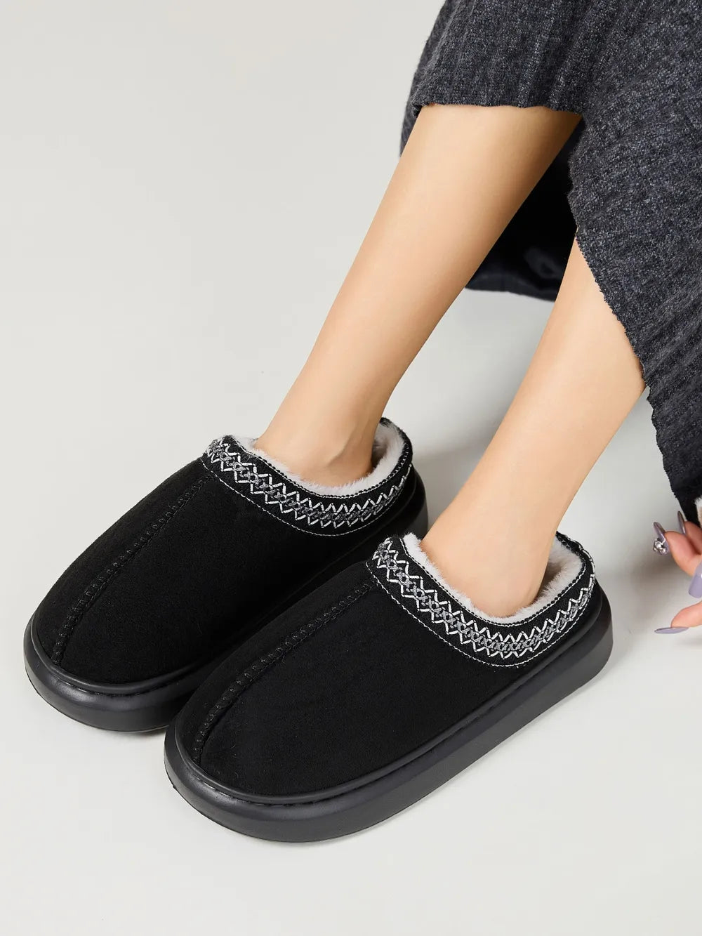 Faux Fur Suede Platform Slippers Black - Fashorio
