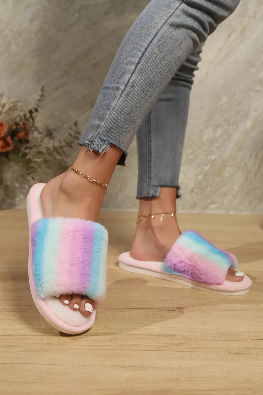 Color Block Open Toe Faux Fur PVC Slippers - Fashorio