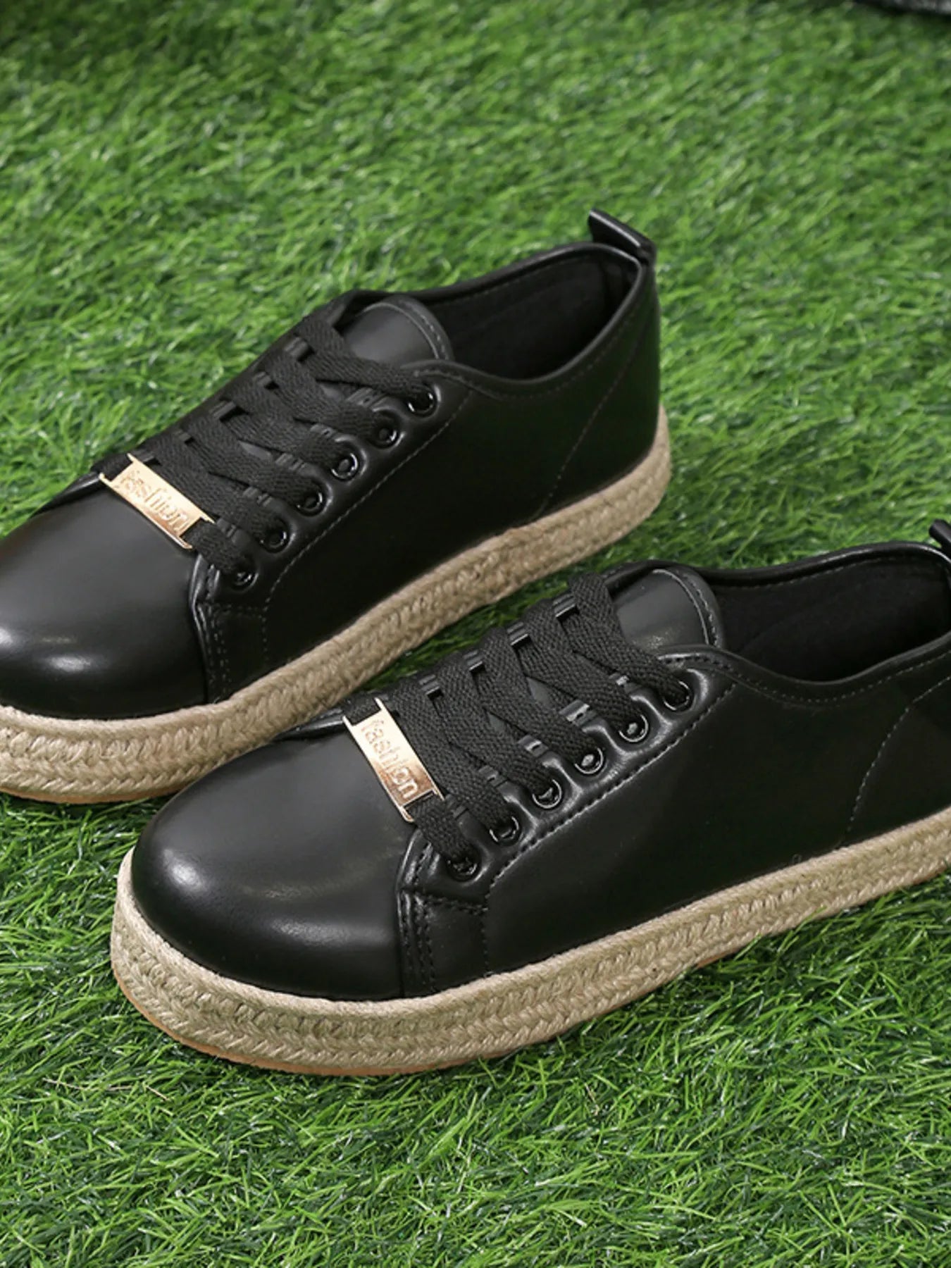Round Toe Platform Sneakers - Fashorio