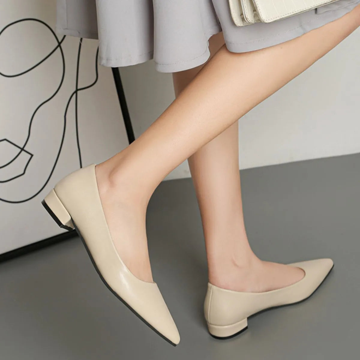 Pointed Toe Low Heel Pump Off-white - Fashorio