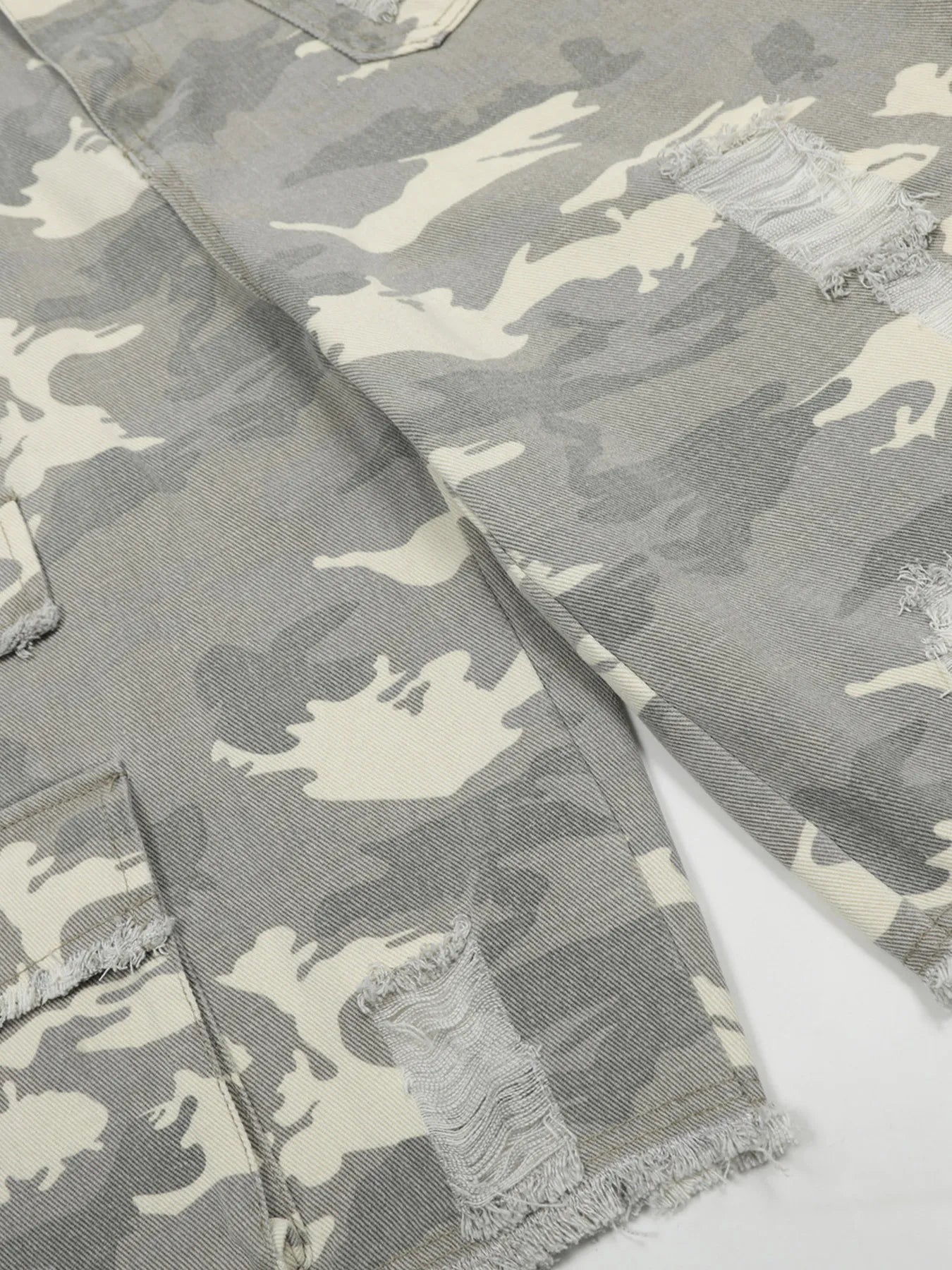 Men's Camouflage Denim Shorts with Raw Hem - Fashorio
