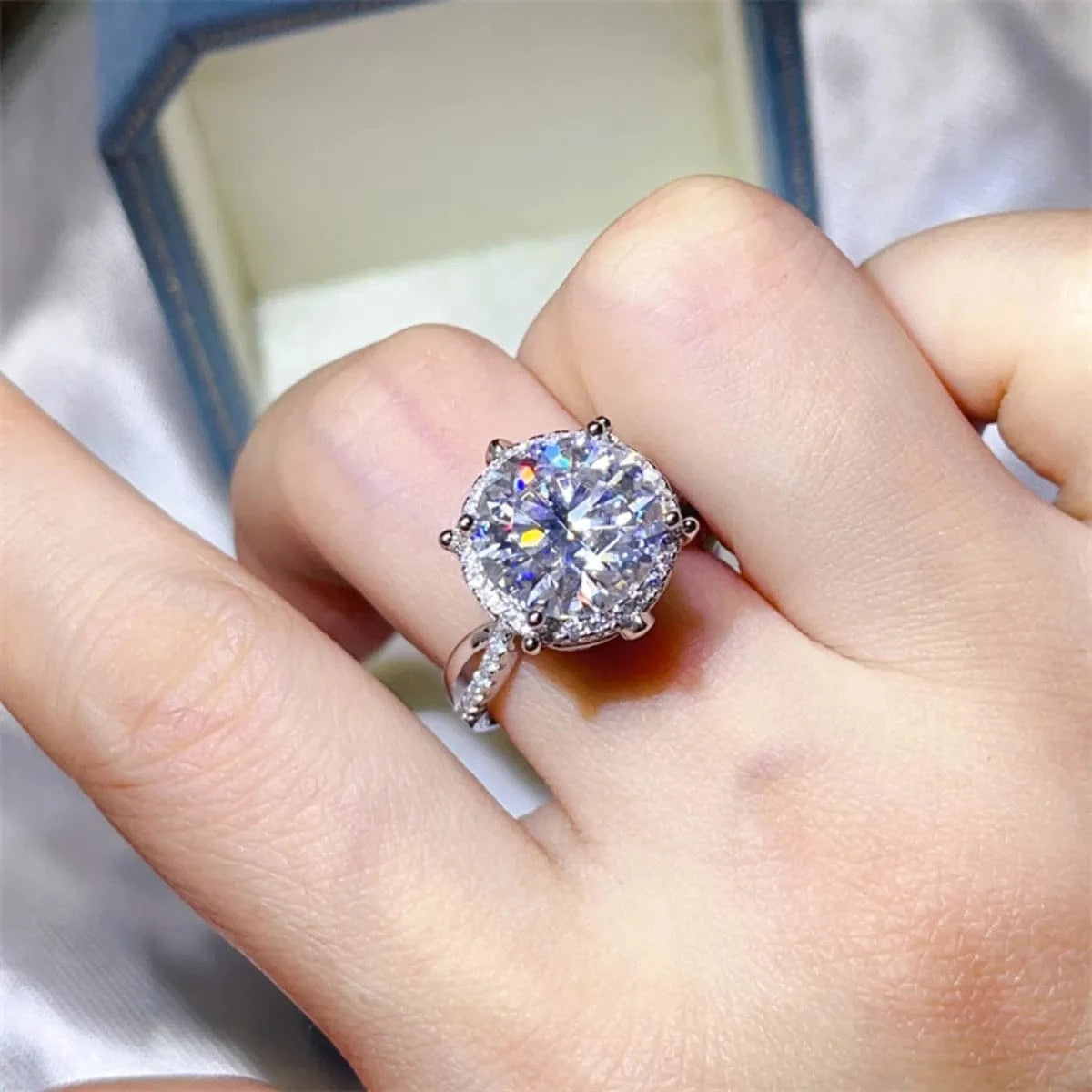 5 Carat Round Cut Moissanite Engagement Ring - Fashorio