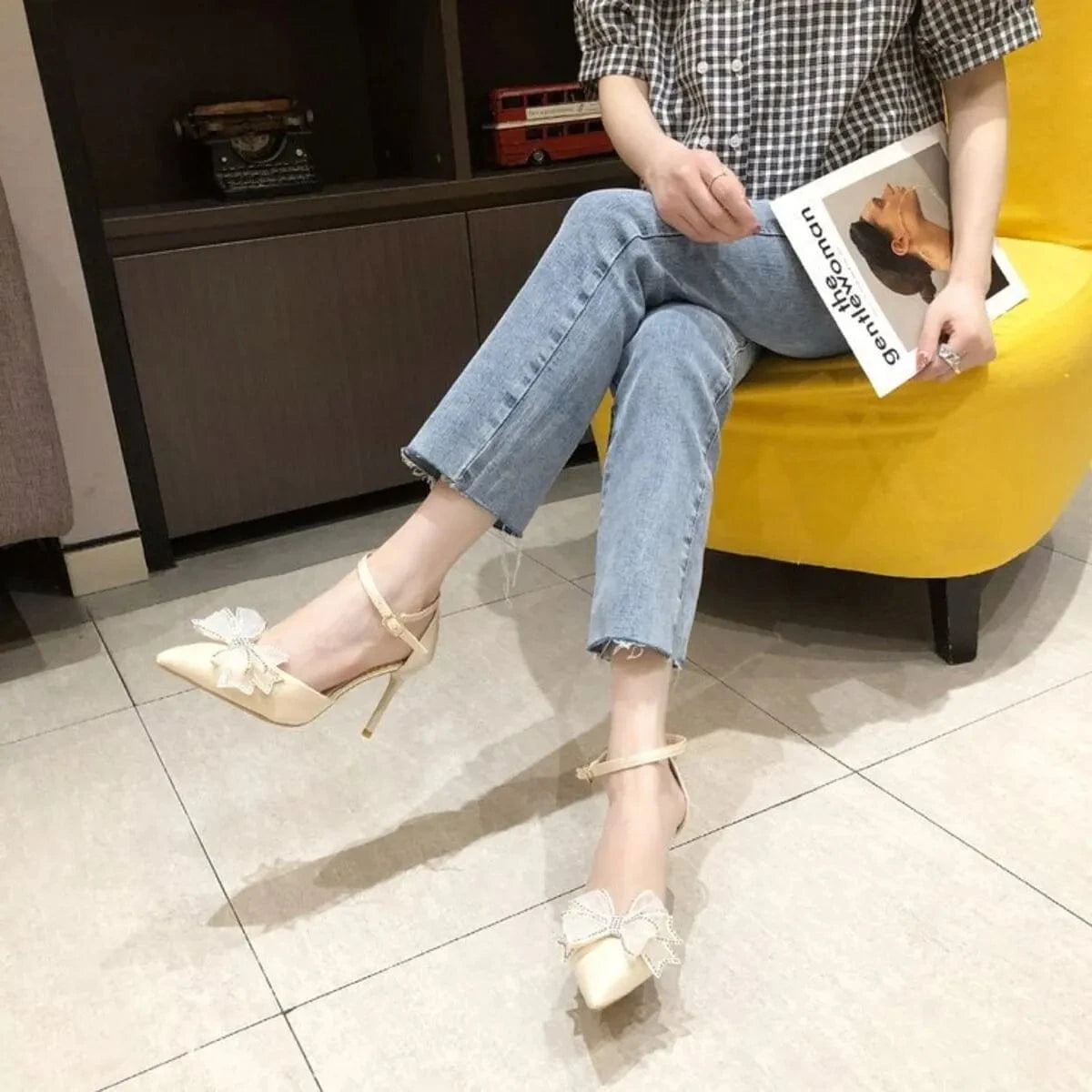 Bow Point Toe Pumps Beige - Fashorio