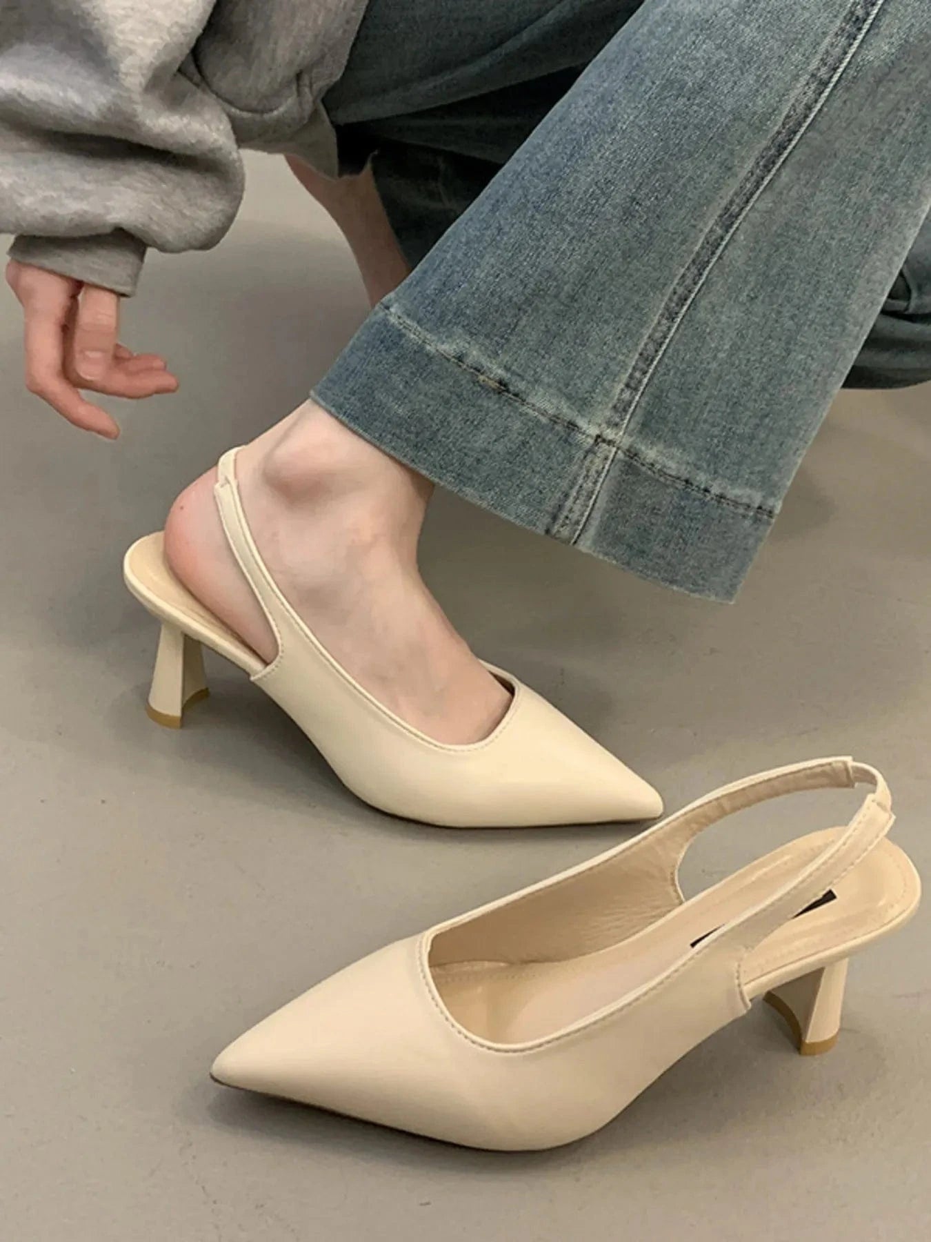 Point Toe Mid Heels Pumps Beige - Fashorio