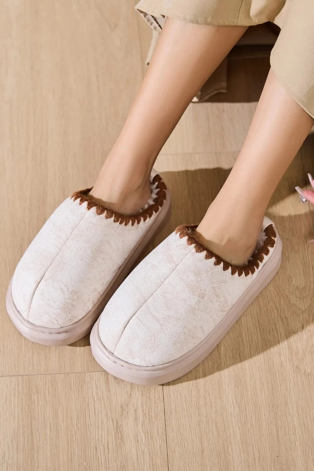 Thermal Round Toe Platform Slippers Beige - Fashorio