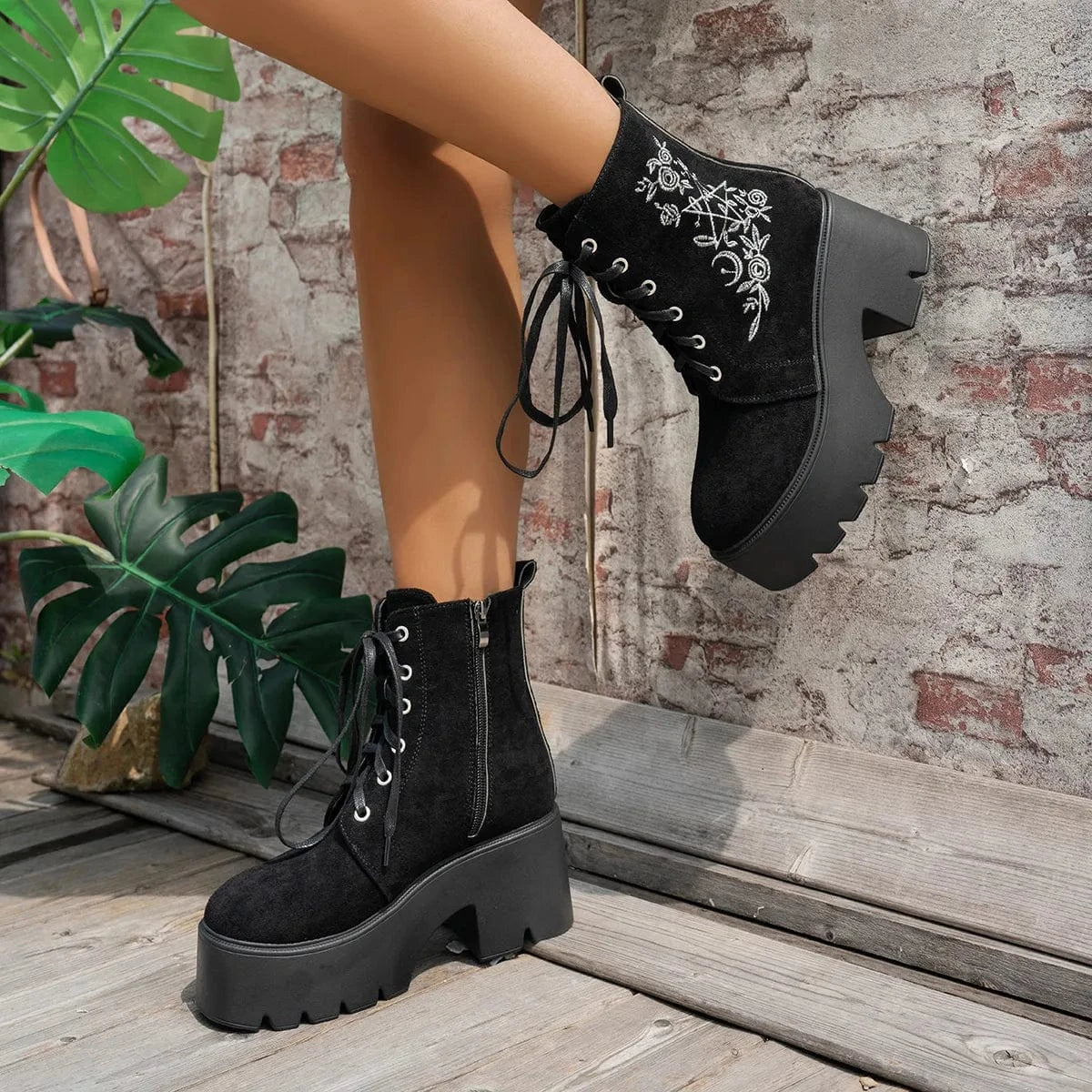 Floral Embroidered Platform Combat Boots Black - Fashorio