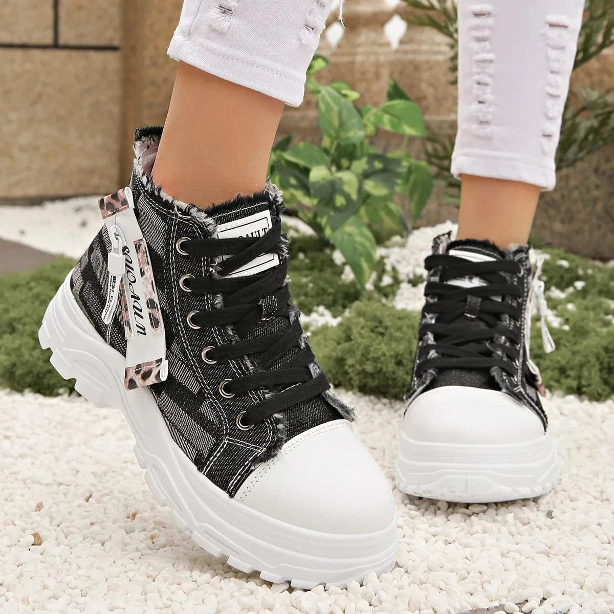 Lace Up Platform Sneakers Black - Fashorio