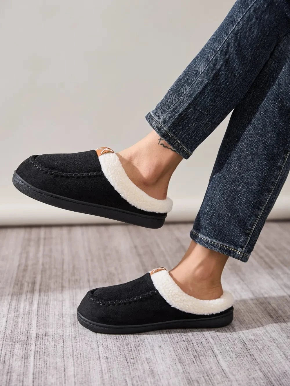 Contrast Round Toe Flat Slippers Black - Fashorio