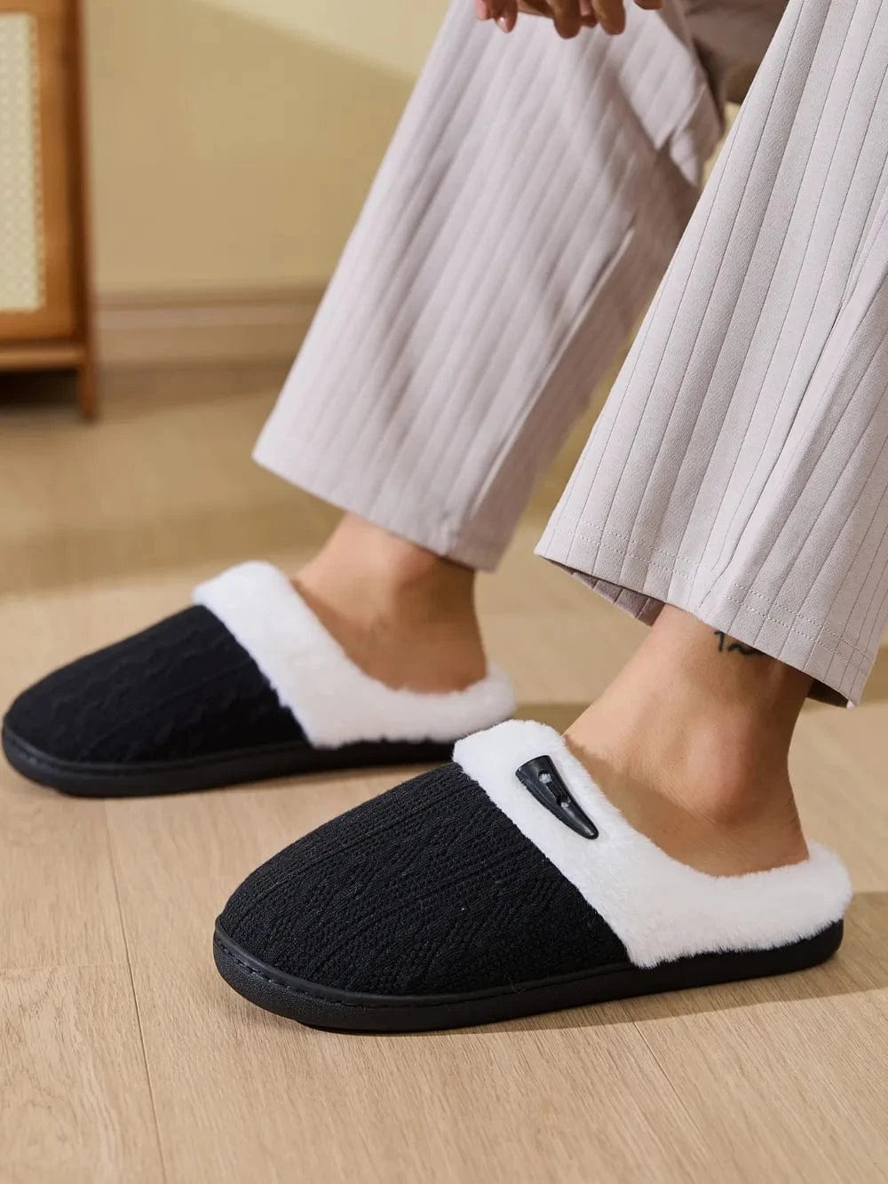 Horn Buckle Furry Texture Flat Slippers Black - Fashorio