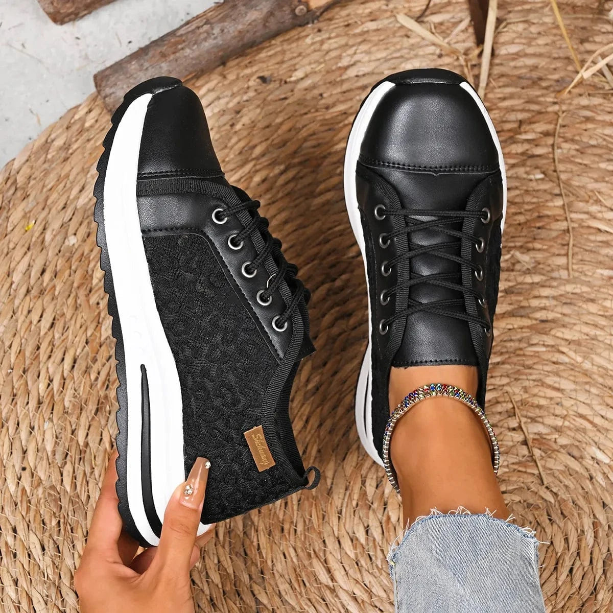 Lace-Up Platform Sneakers Black - Fashorio