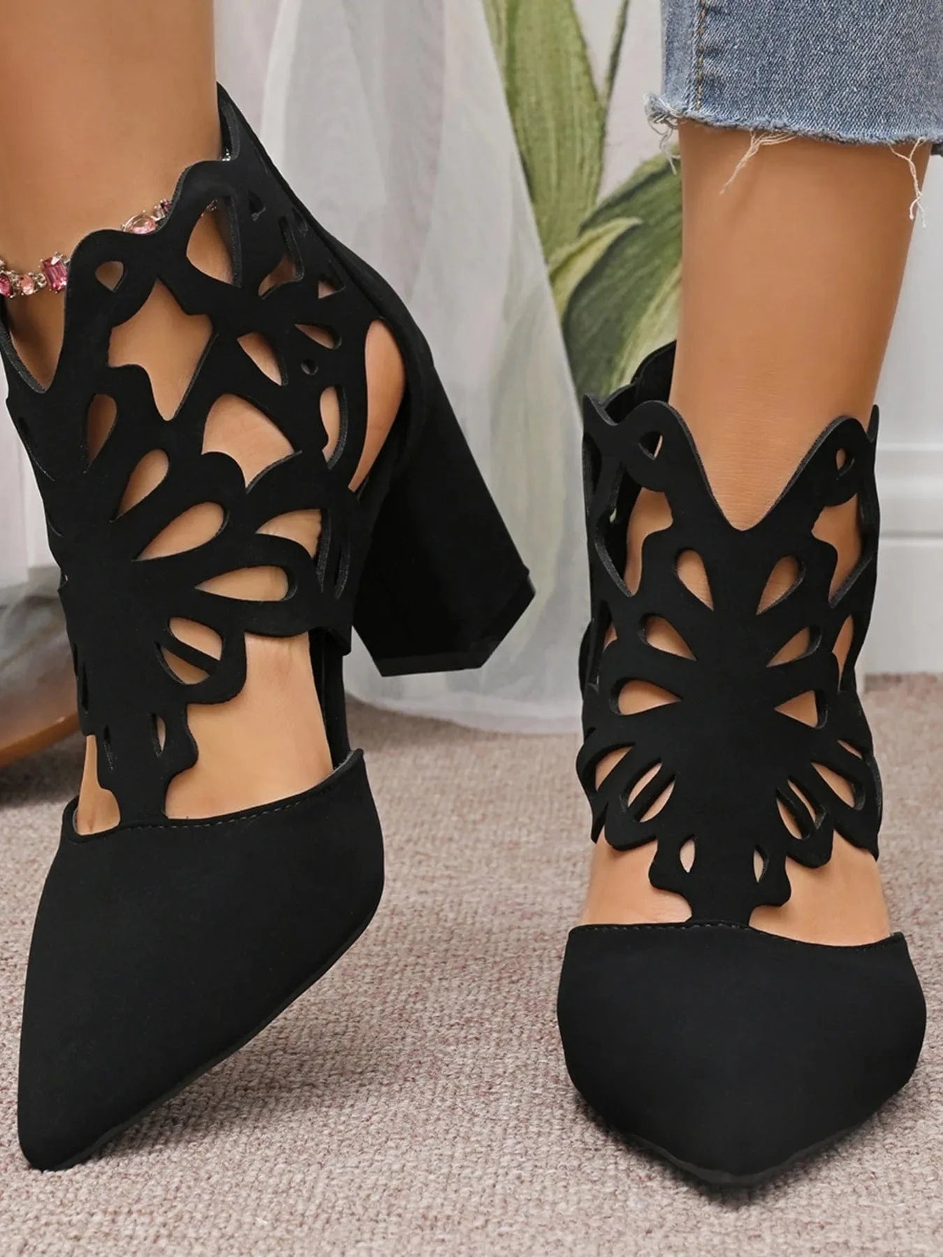 Pointed Toe Cut-Out Block Heel Pumps Black - Fashorio