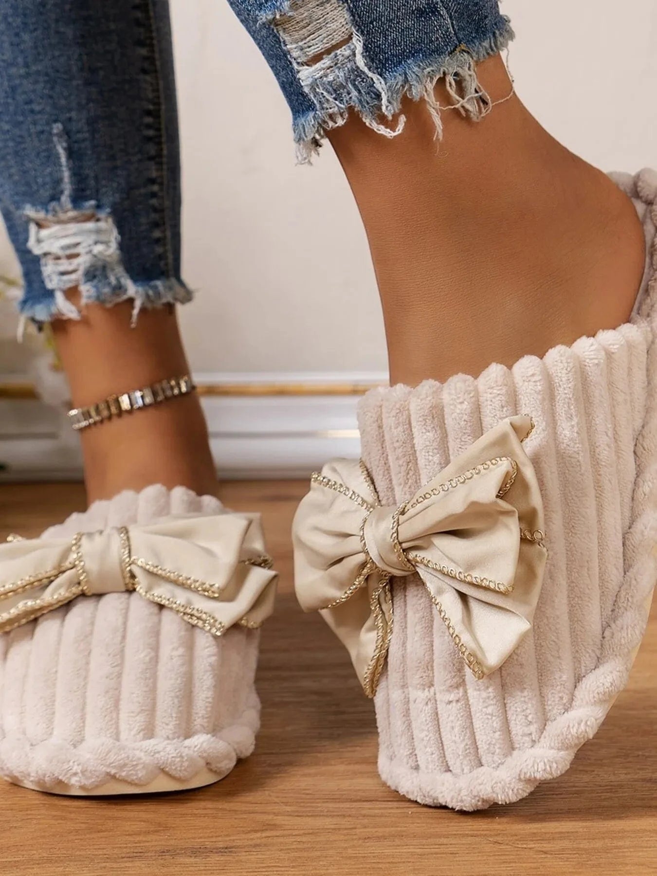 Bow Embellished Indoor Slippers - Fashorio