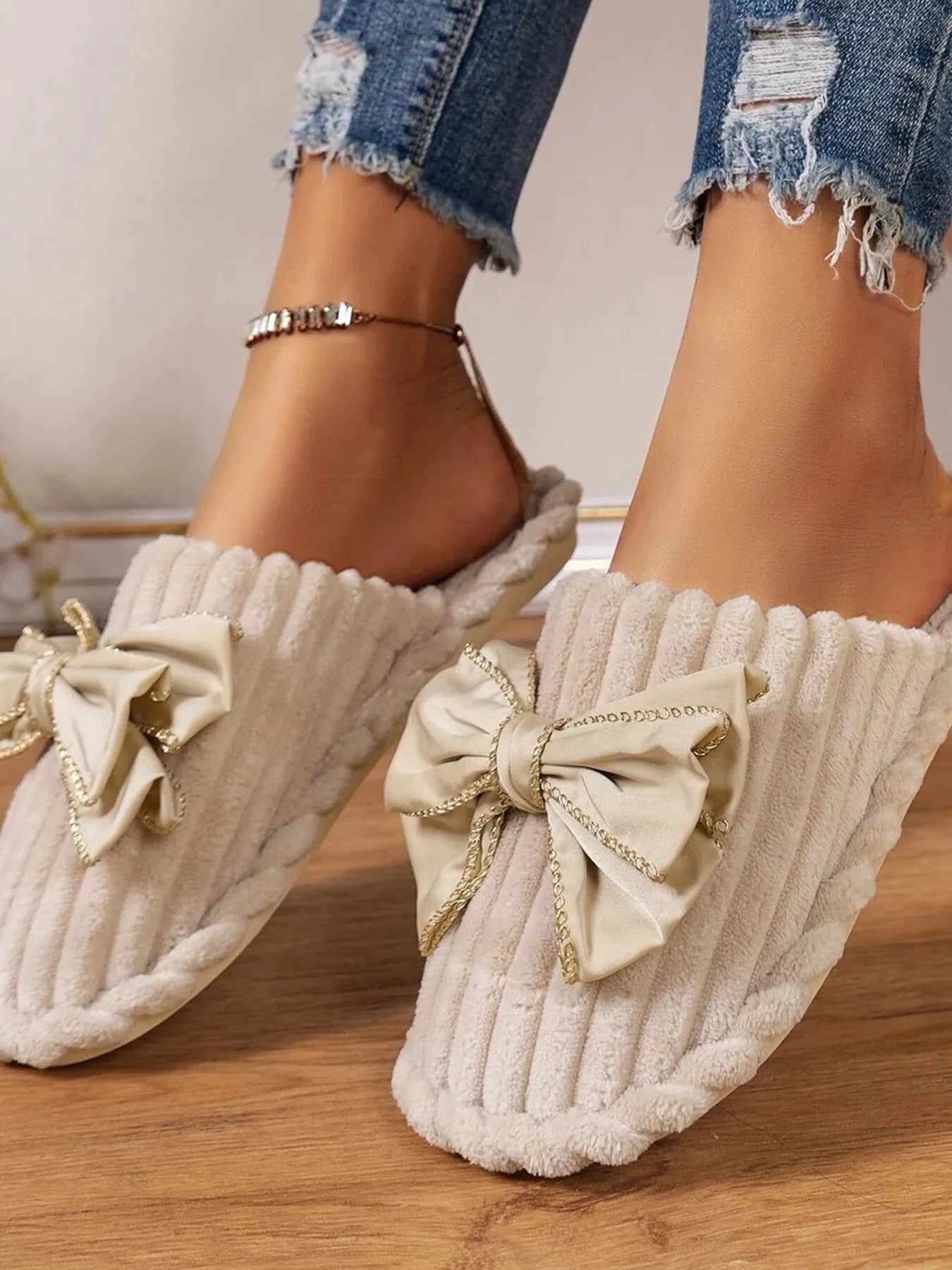 Bow Embellished Indoor Slippers - Fashorio