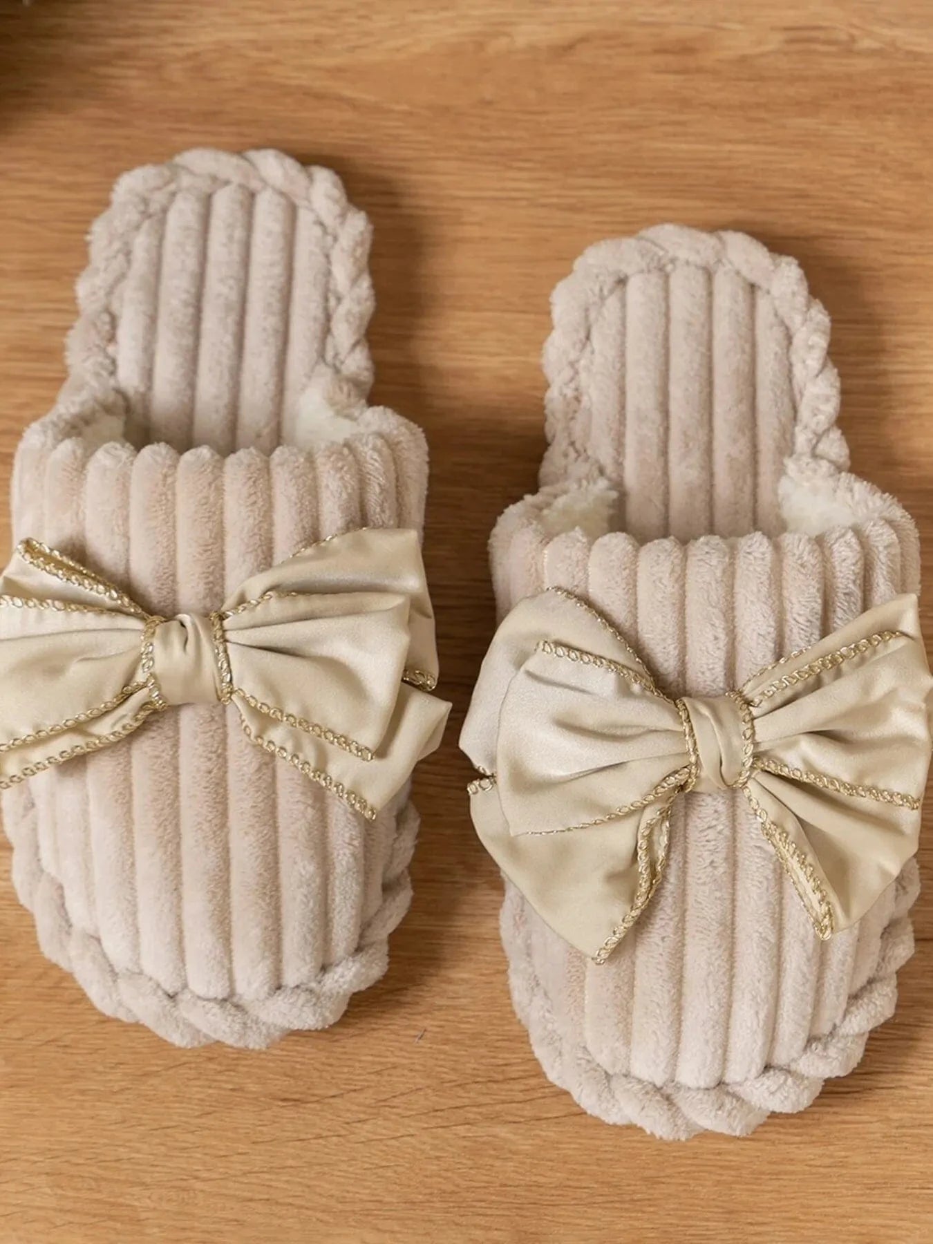 Bow Embellished Indoor Slippers - Fashorio