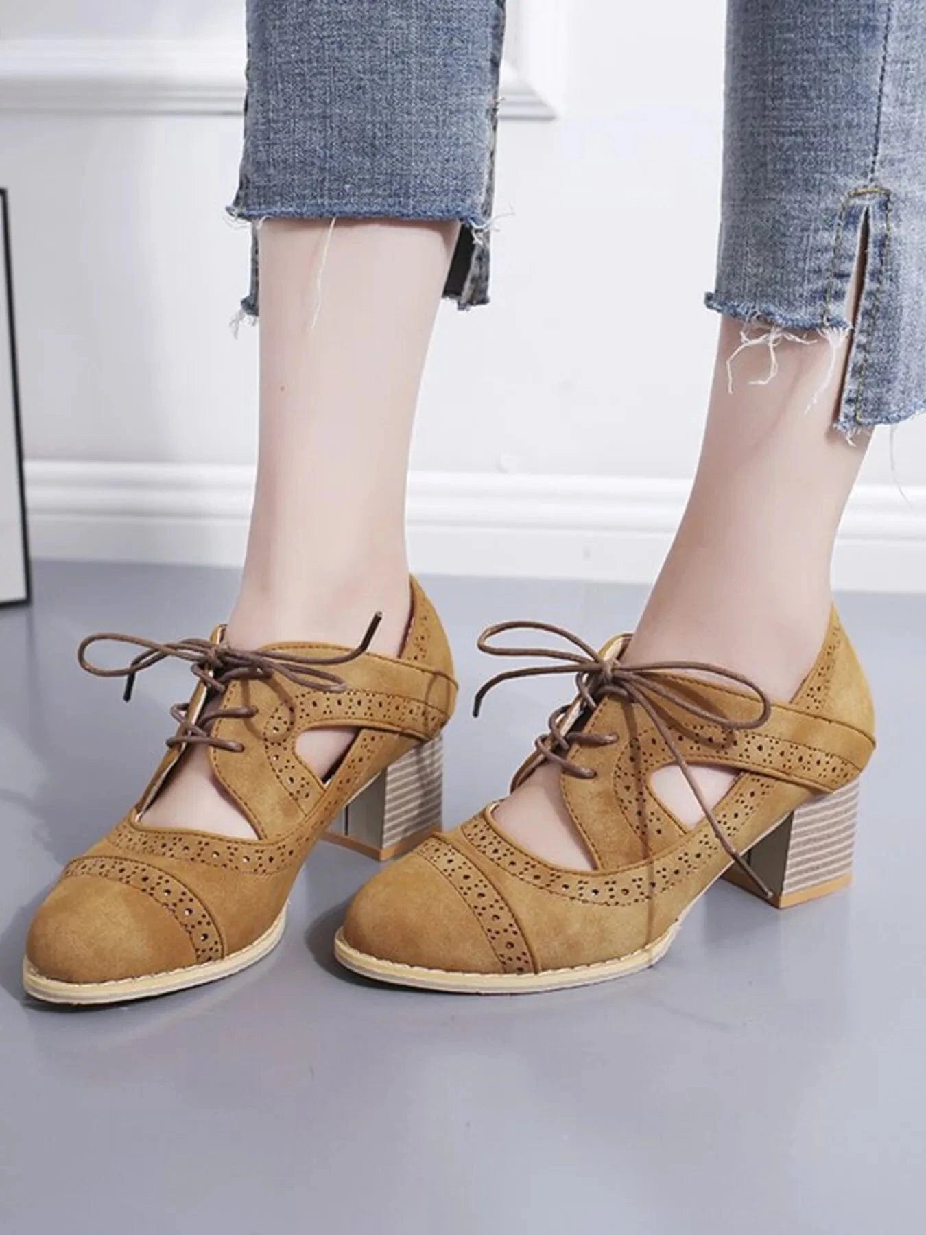 Lace-Up Block Heel Pumps Brown - Fashorio