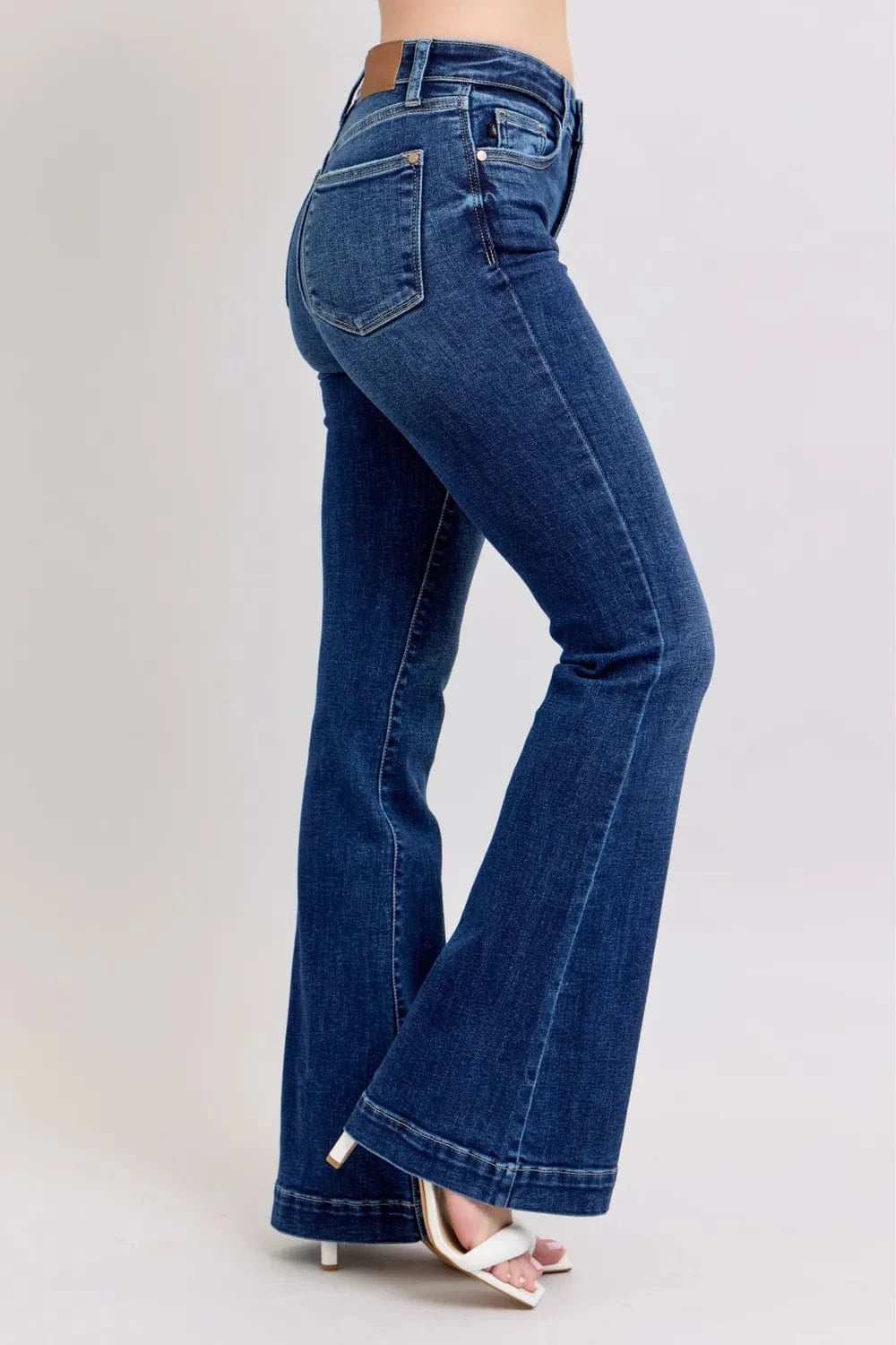 Plus Size High Rise Flare Jeans – Retro Stretch Denim - Fashorio