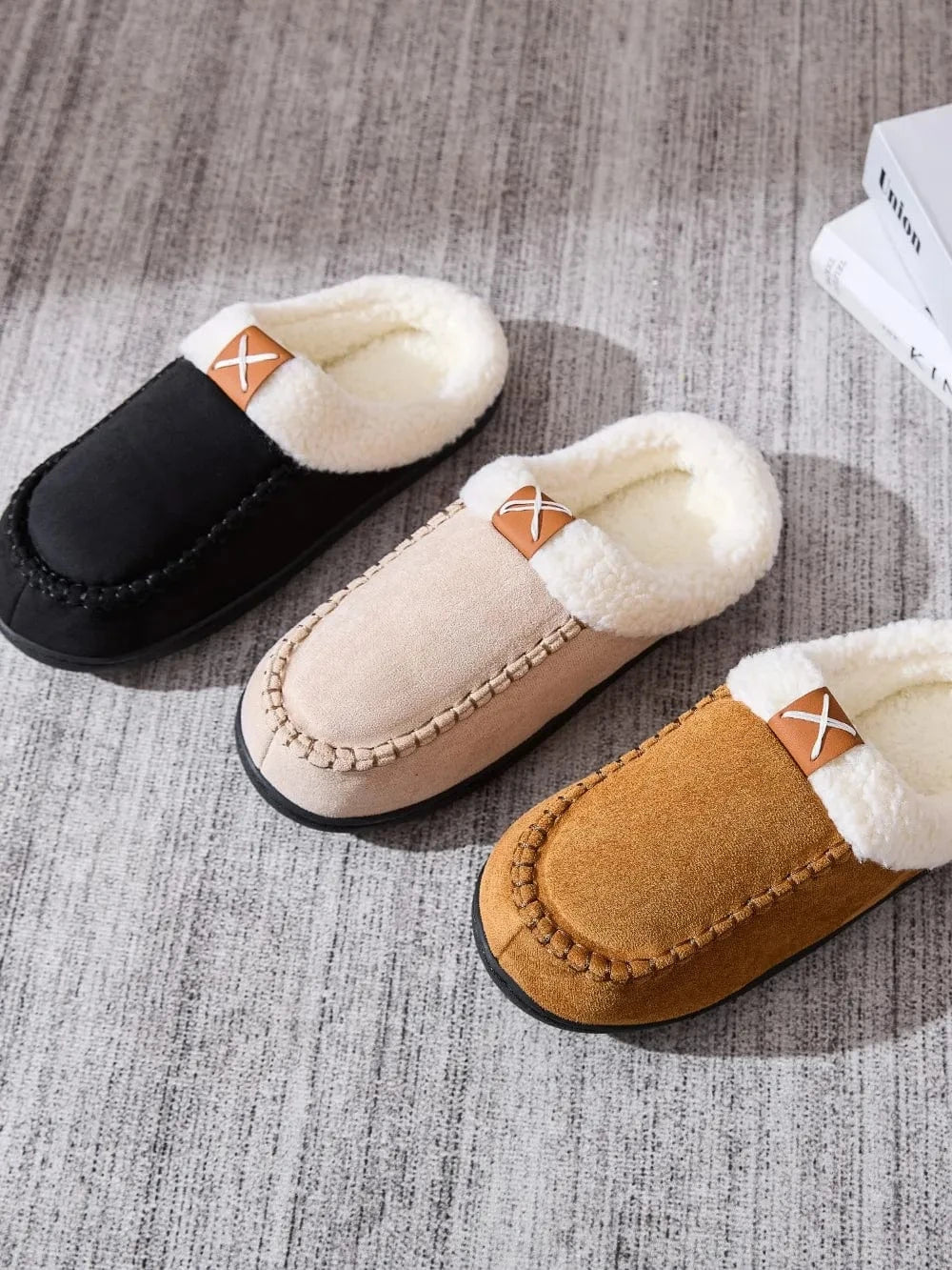 Contrast Round Toe Flat Slippers - Fashorio