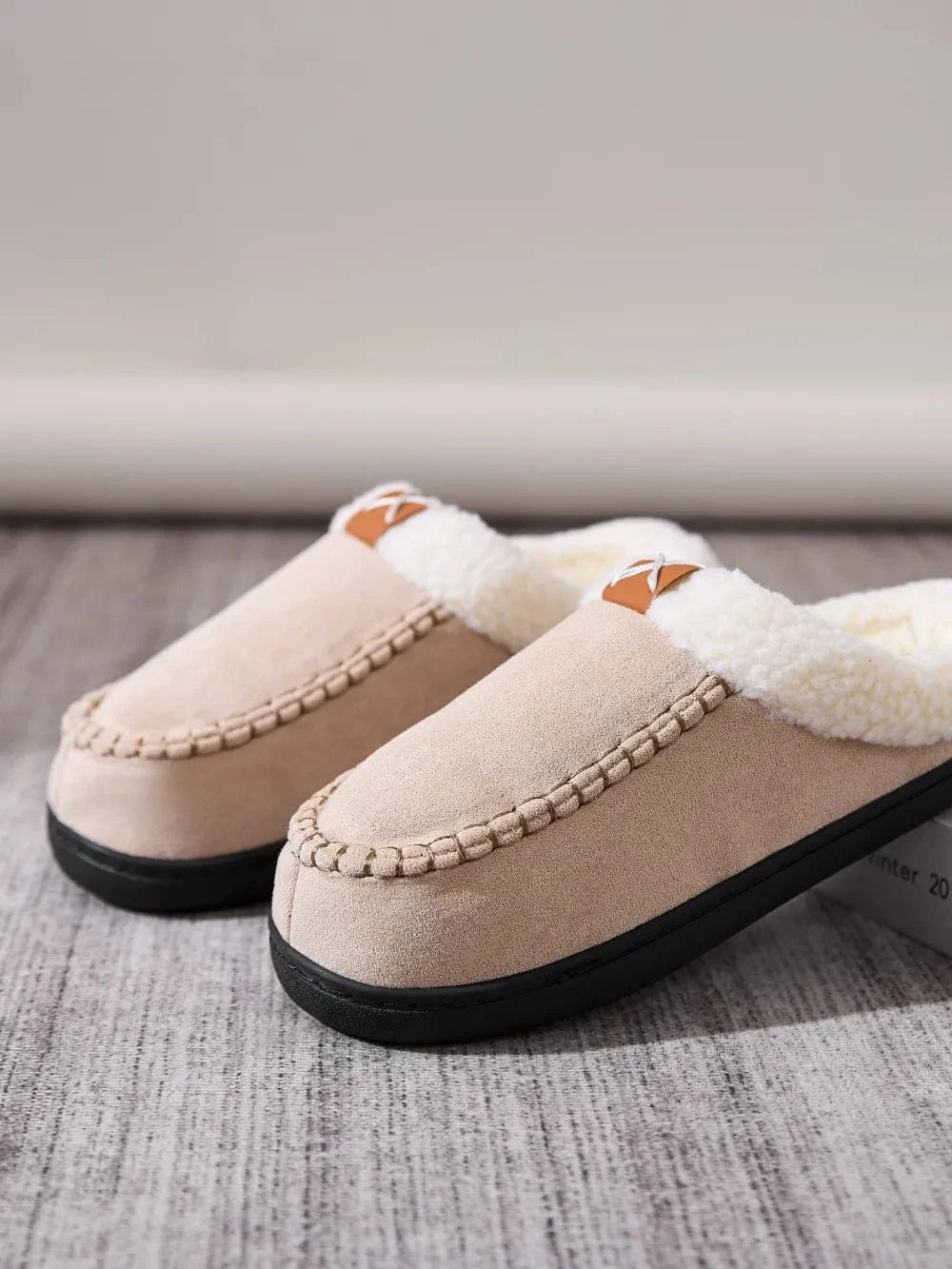 Contrast Round Toe Flat Slippers - Fashorio