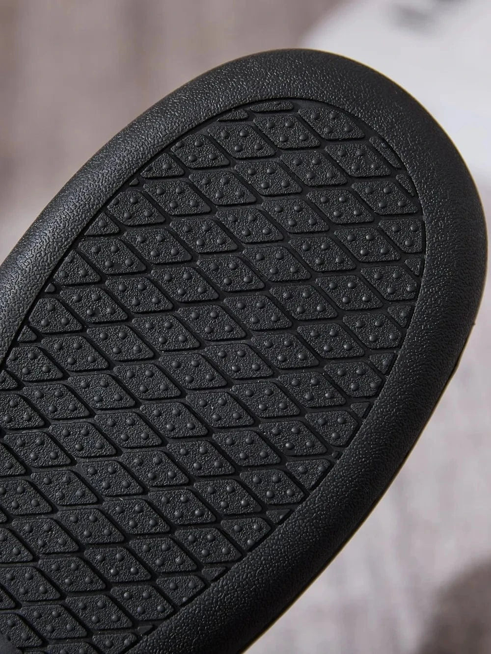 Contrast Round Toe Flat Slippers - Fashorio
