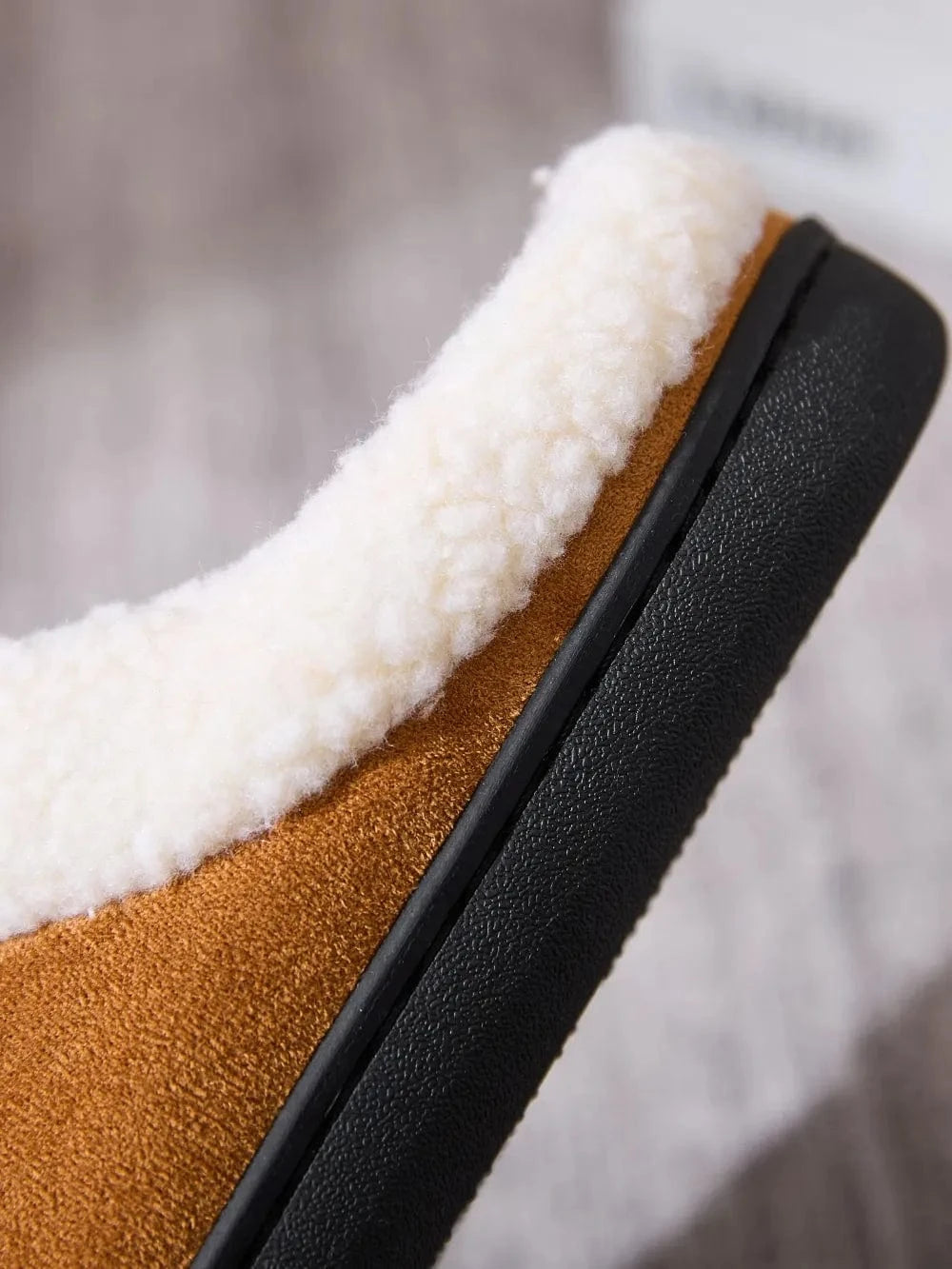 Contrast Round Toe Flat Slippers - Fashorio