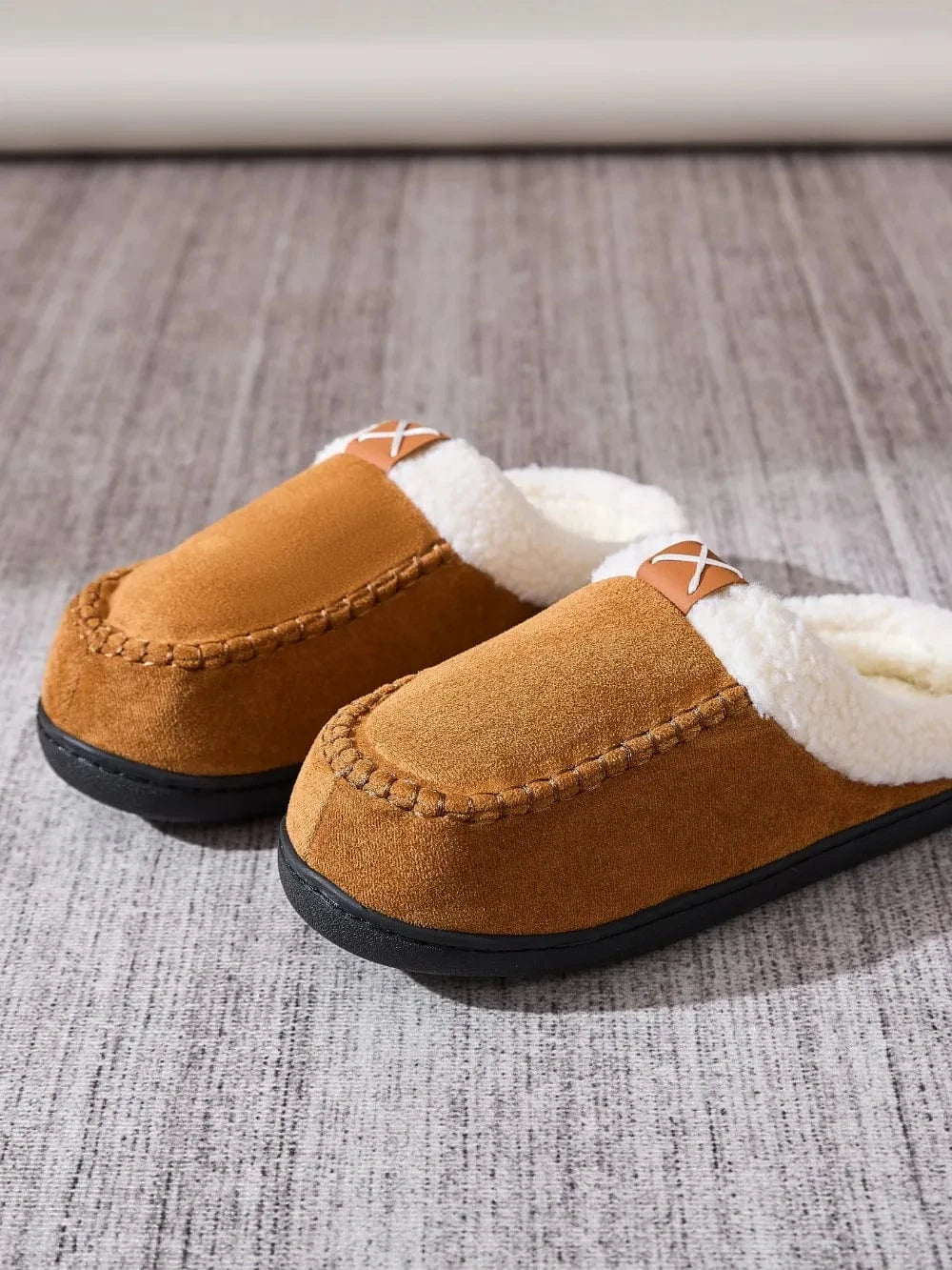Contrast Round Toe Flat Slippers - Fashorio