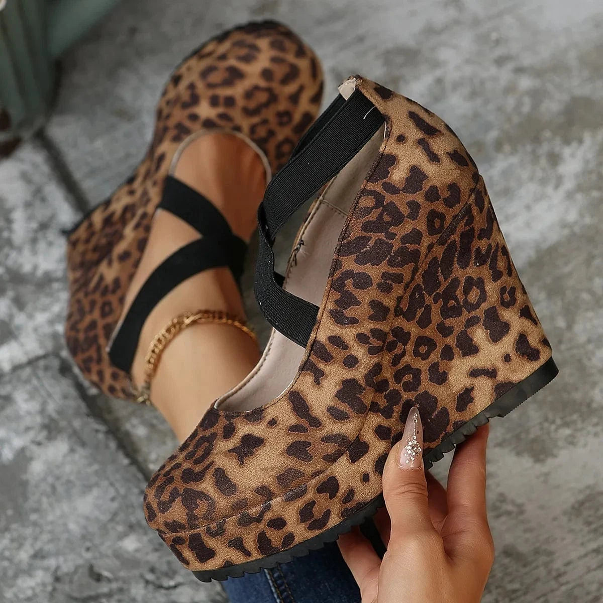 Crisscross Platform Wedge Pumps - Fashorio