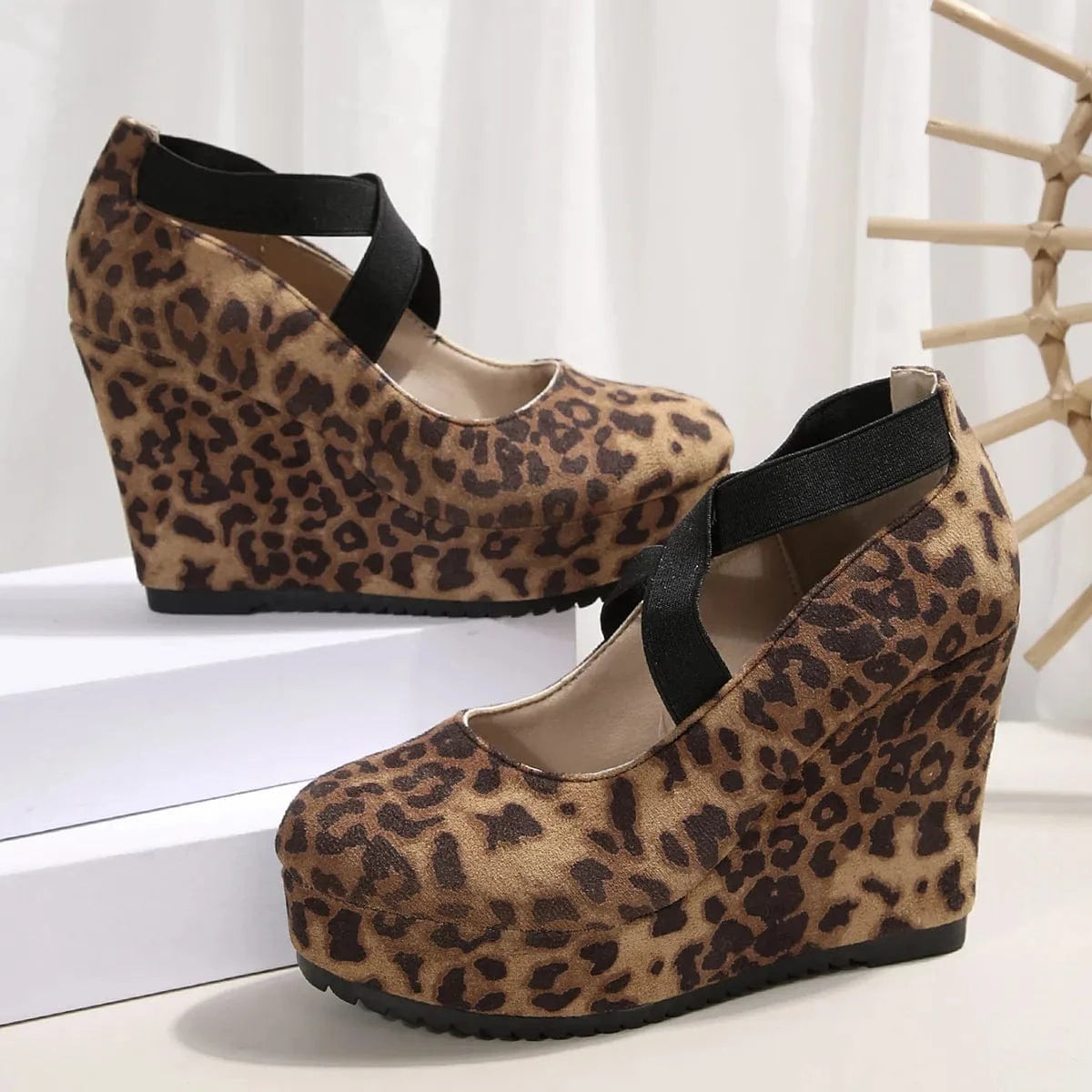 Crisscross Platform Wedge Pumps - Fashorio
