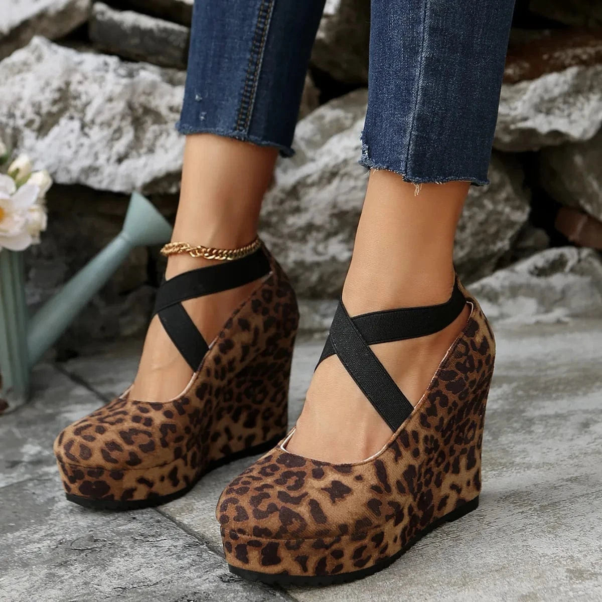 Crisscross Platform Wedge Pumps - Fashorio