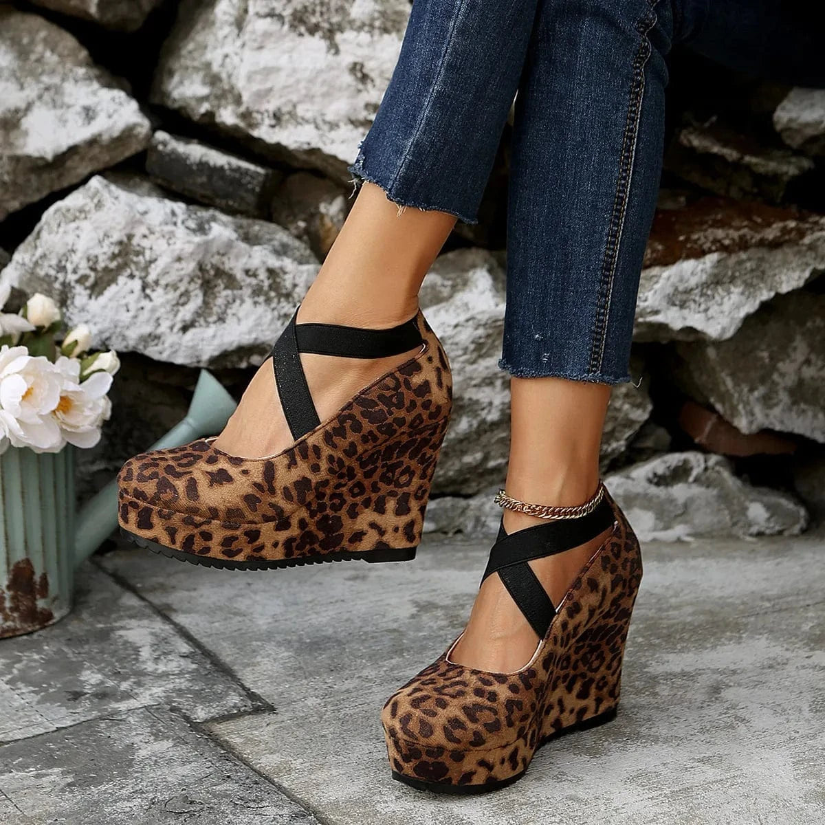 Crisscross Platform Wedge Pumps - Fashorio