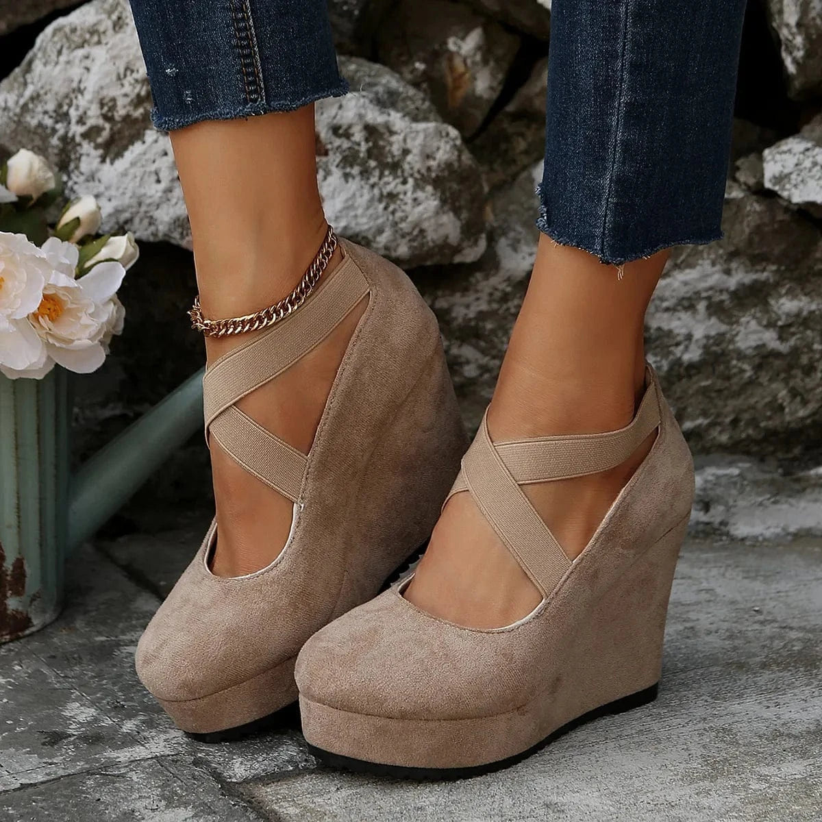 Crisscross Platform Wedge Pumps - Fashorio