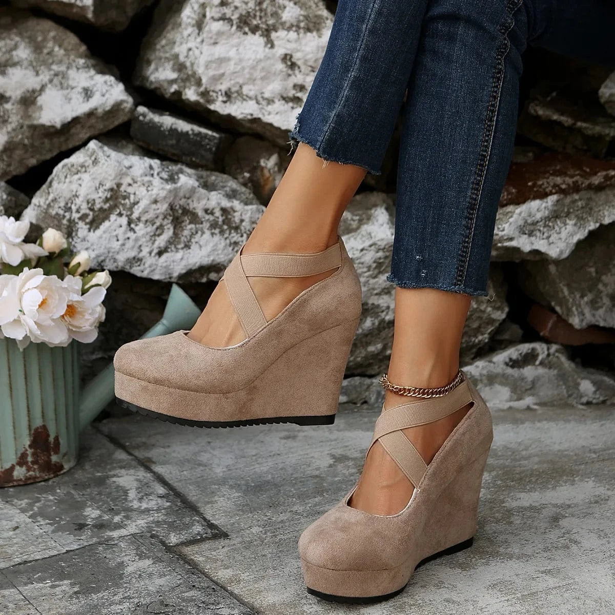 Crisscross Platform Wedge Pumps - Fashorio